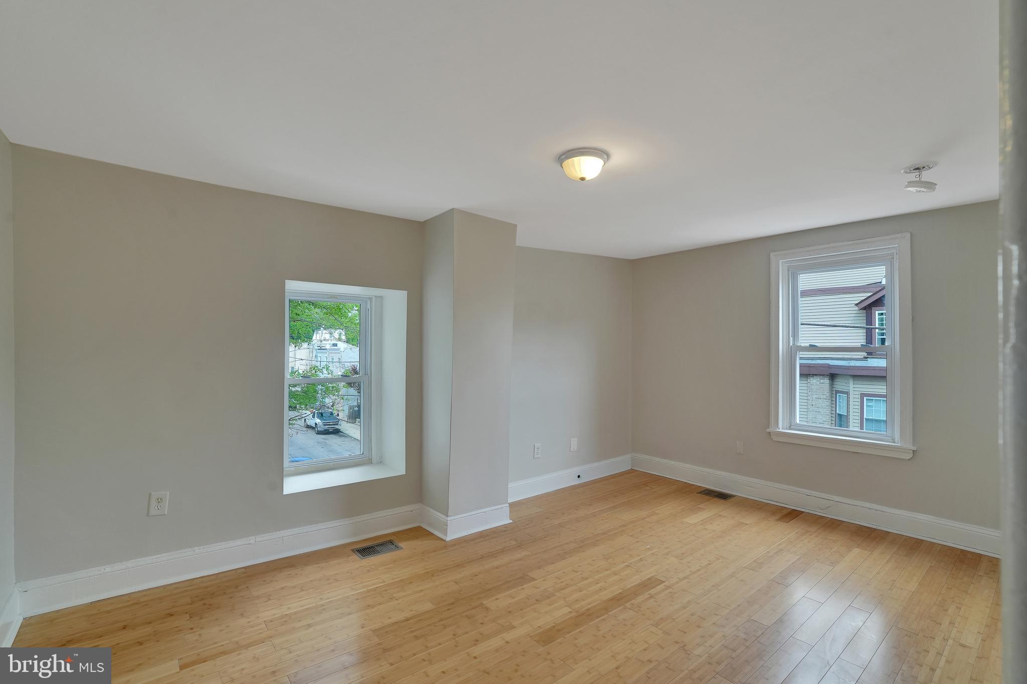 WEST OAK LANE - Residential Income