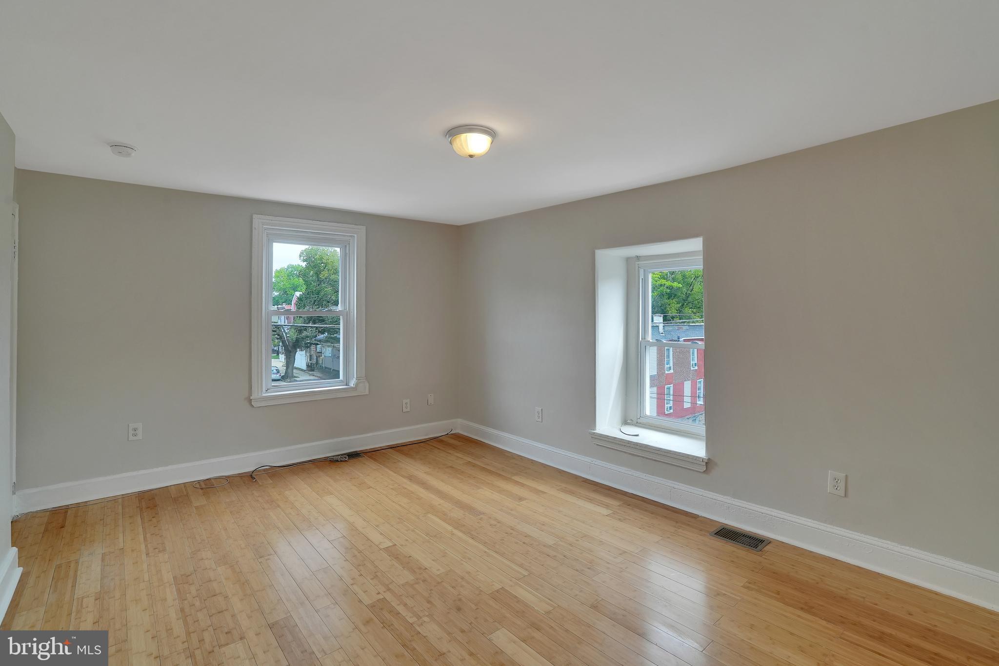 WEST OAK LANE - Residential Income