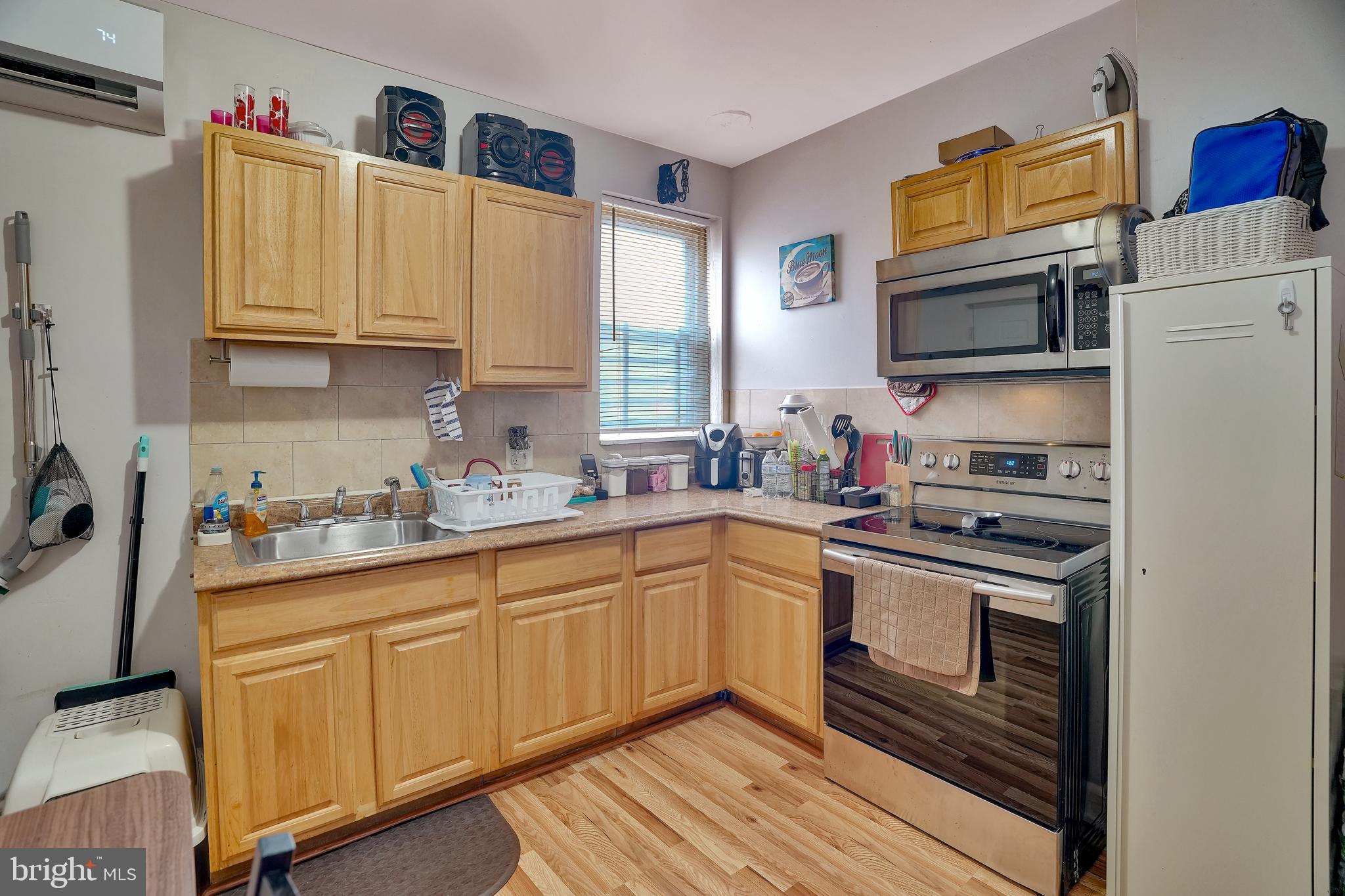 WEST OAK LANE - Residential Income