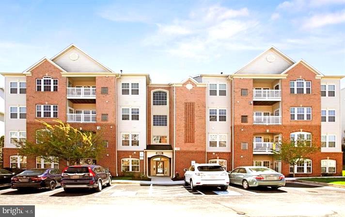 HEARTHSTONE AT VILLAGE CREST CONDOMINIUMS - Residential