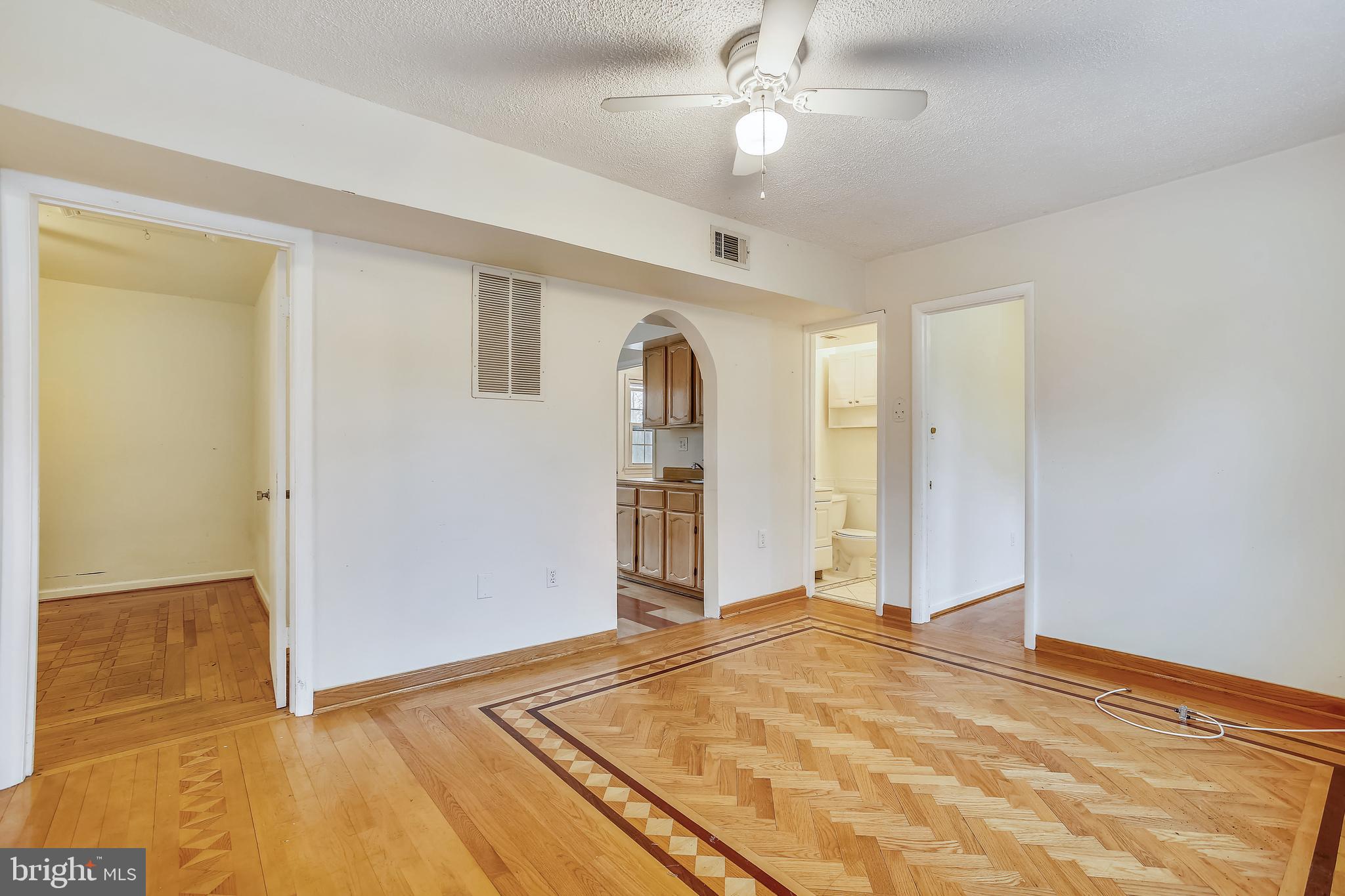 NINE OAKS - Residential