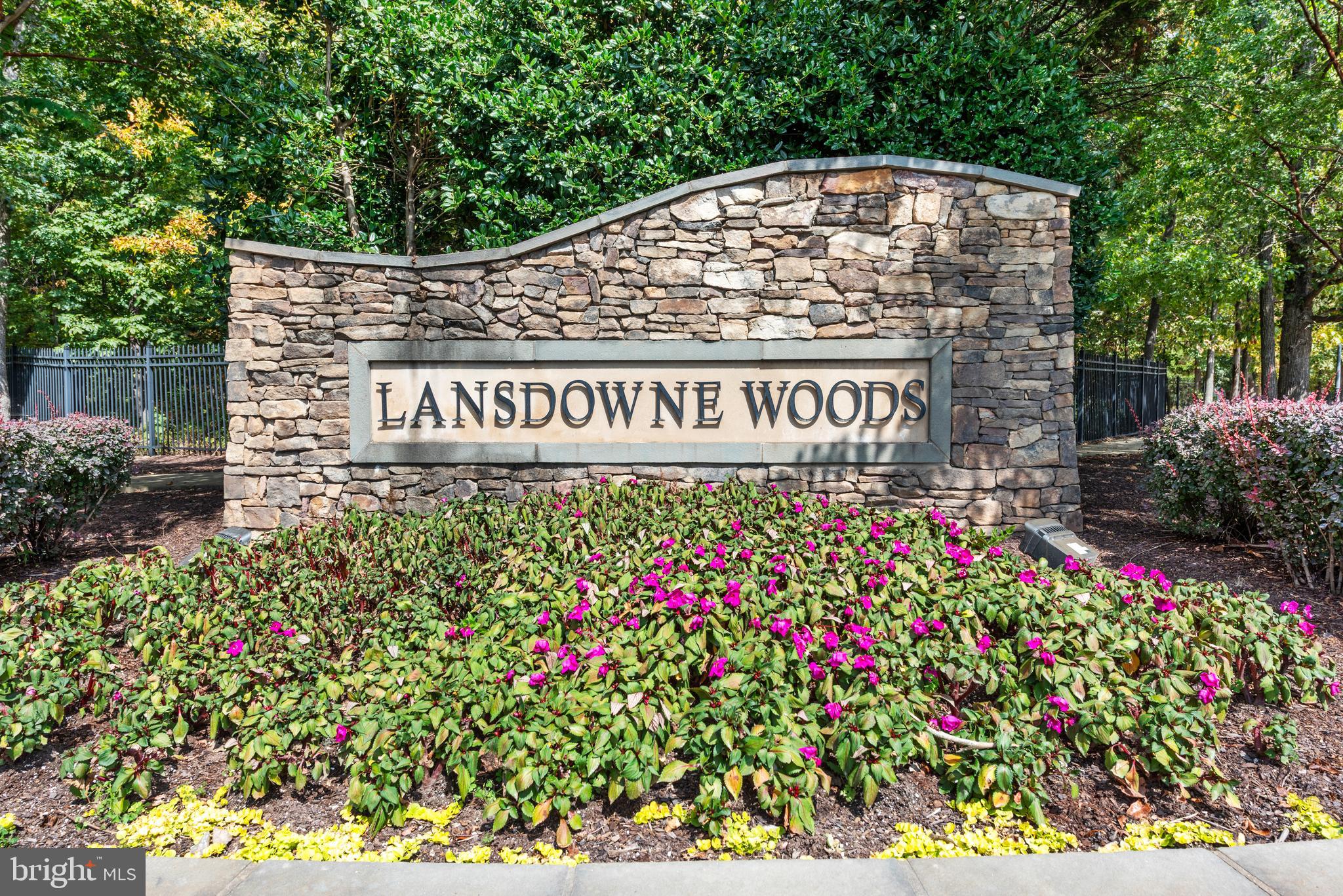 LANSDOWNE WOODS - Residential
