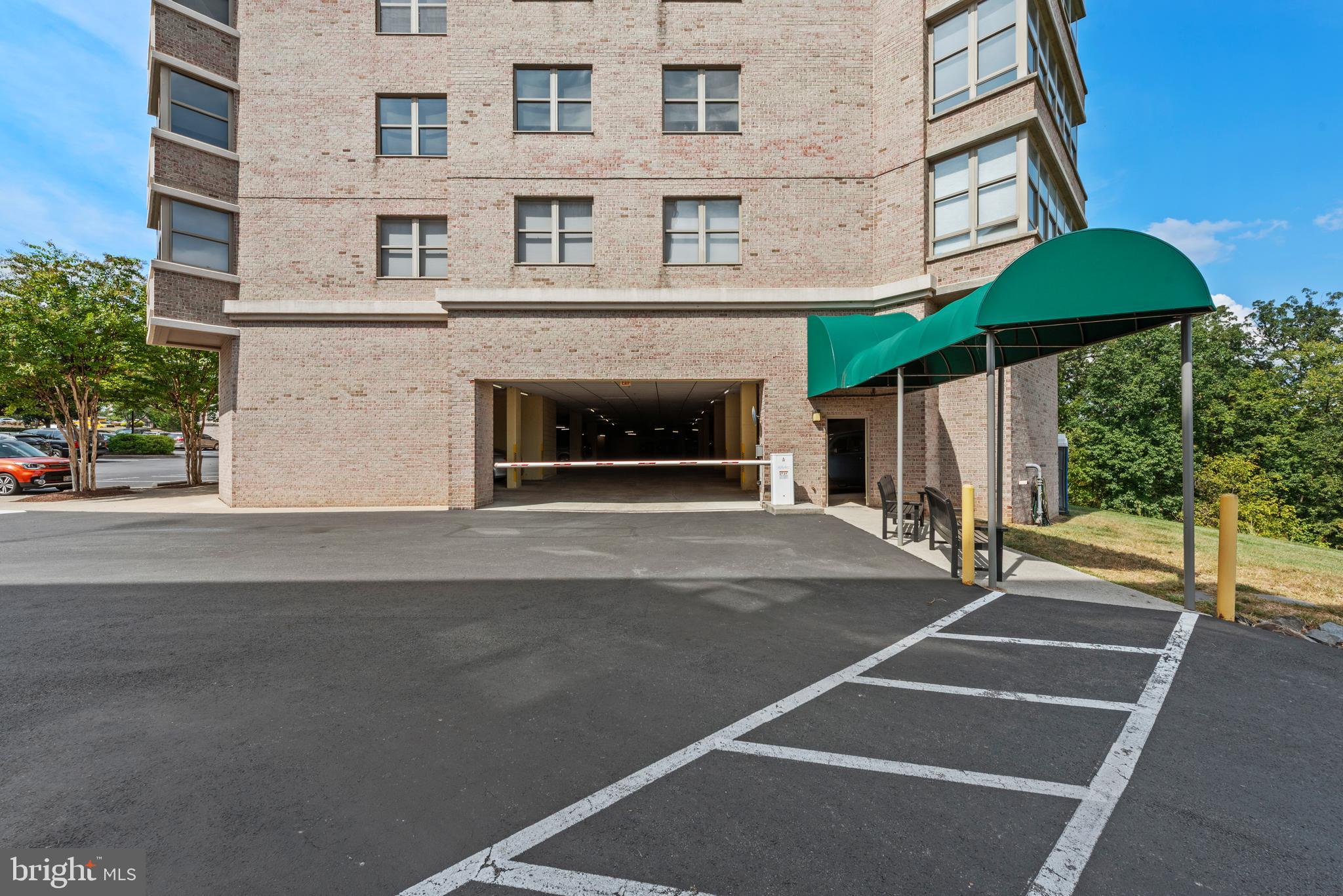 LANSDOWNE WOODS - Residential