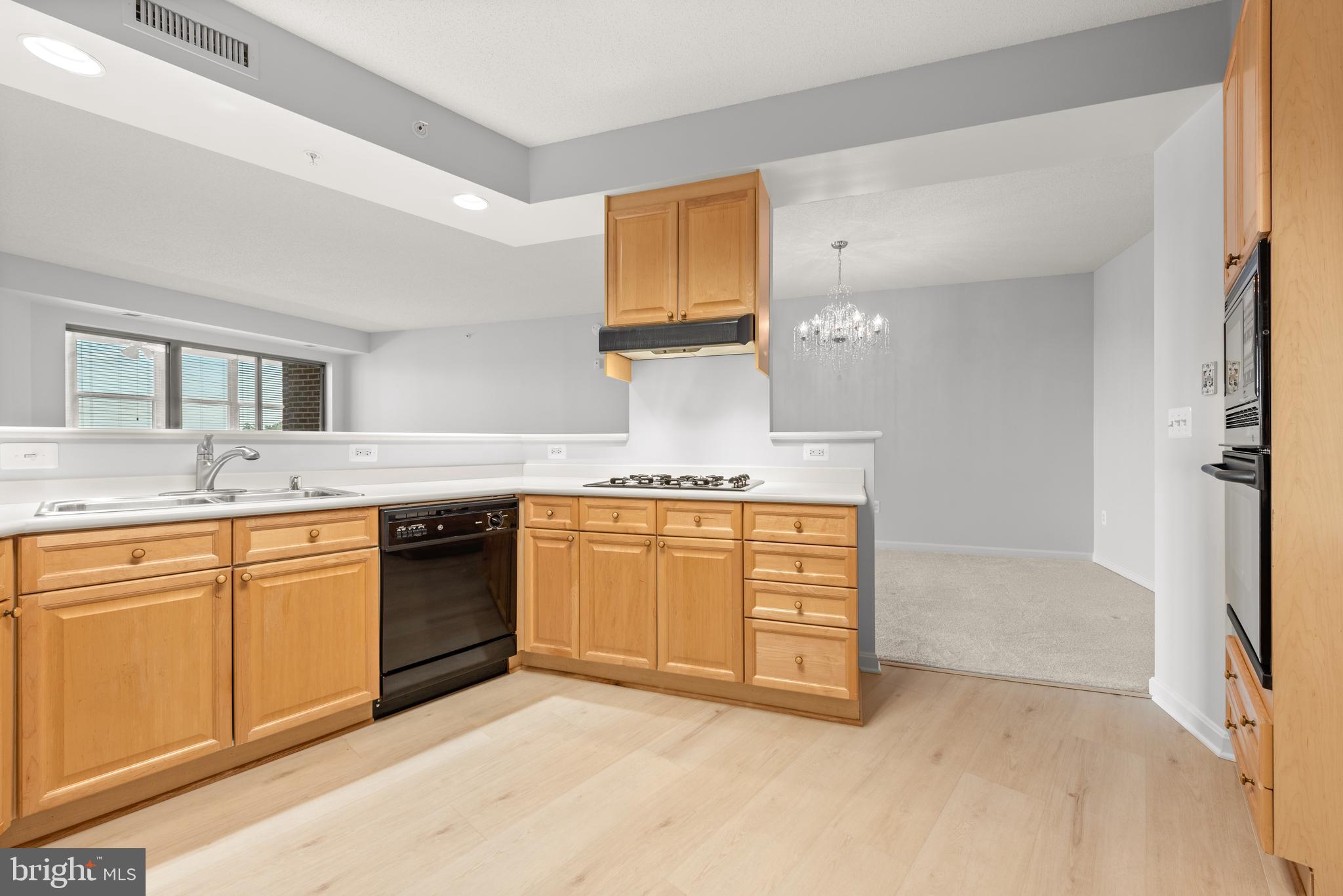 LANSDOWNE WOODS - Residential