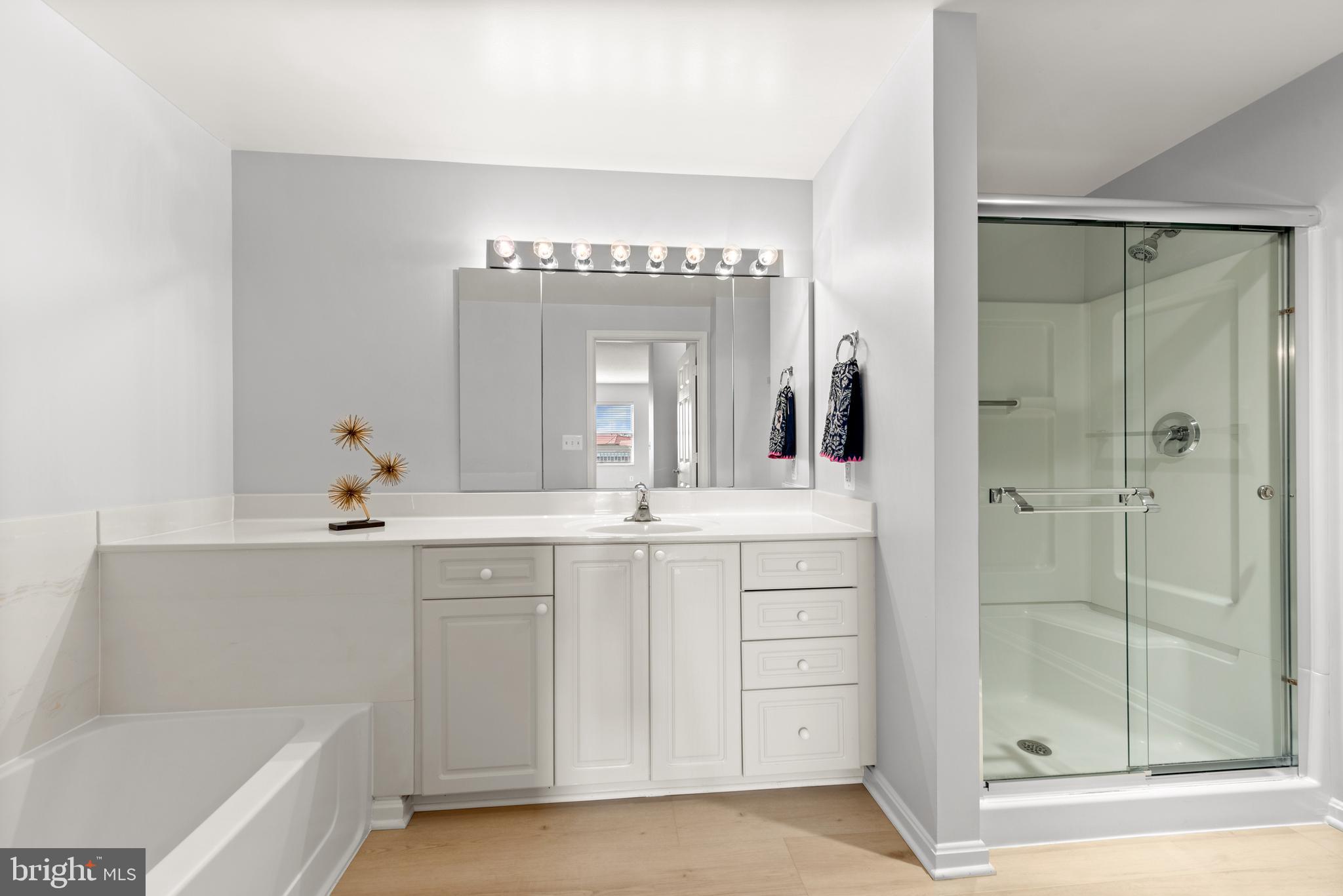 LANSDOWNE WOODS - Residential