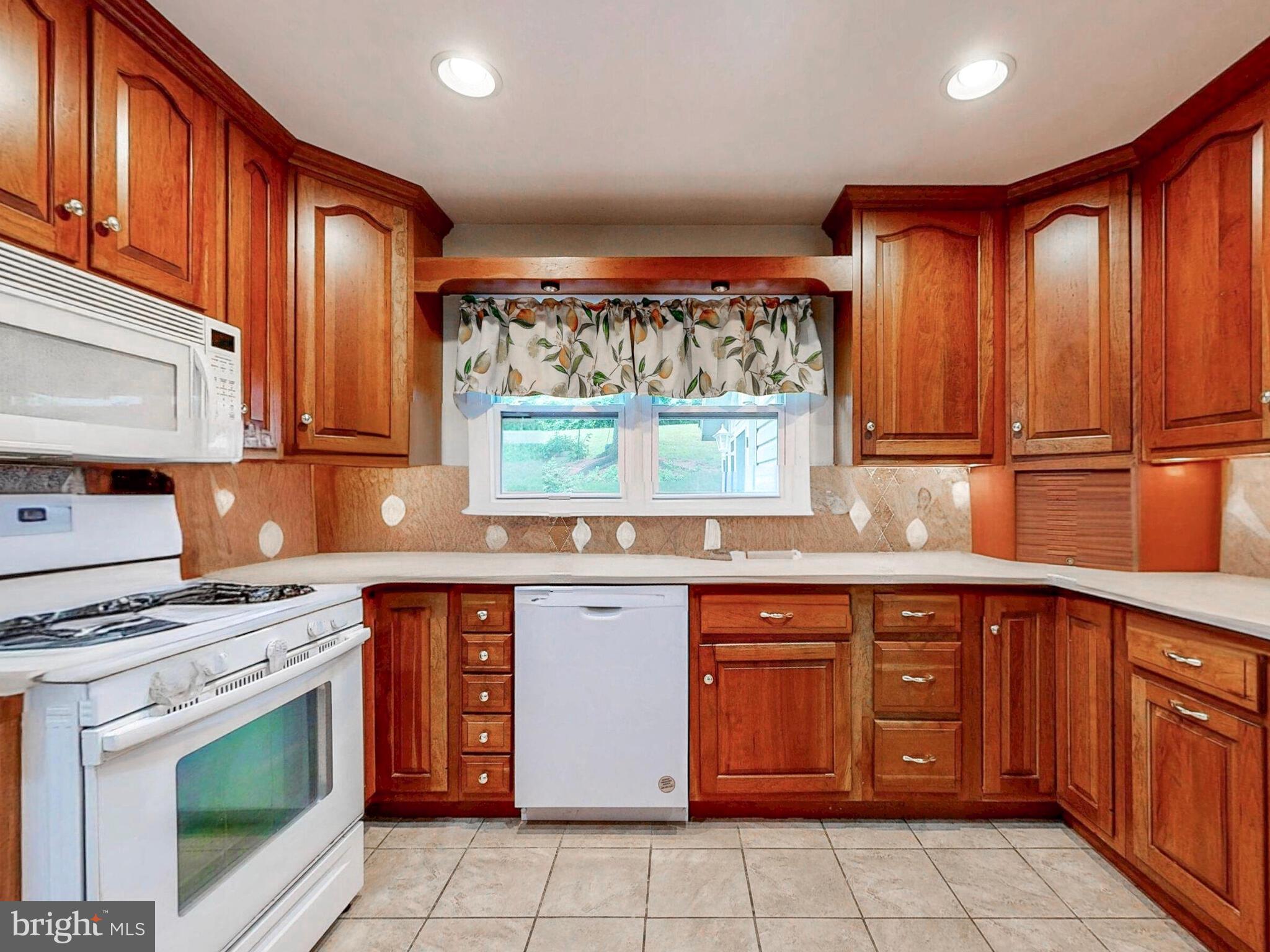 HOMESTEAD VILLAGE - Residential