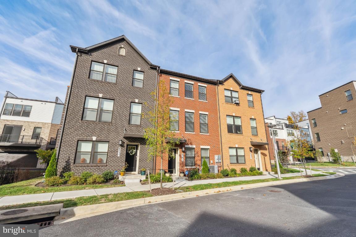 MEDFIELD - Residential