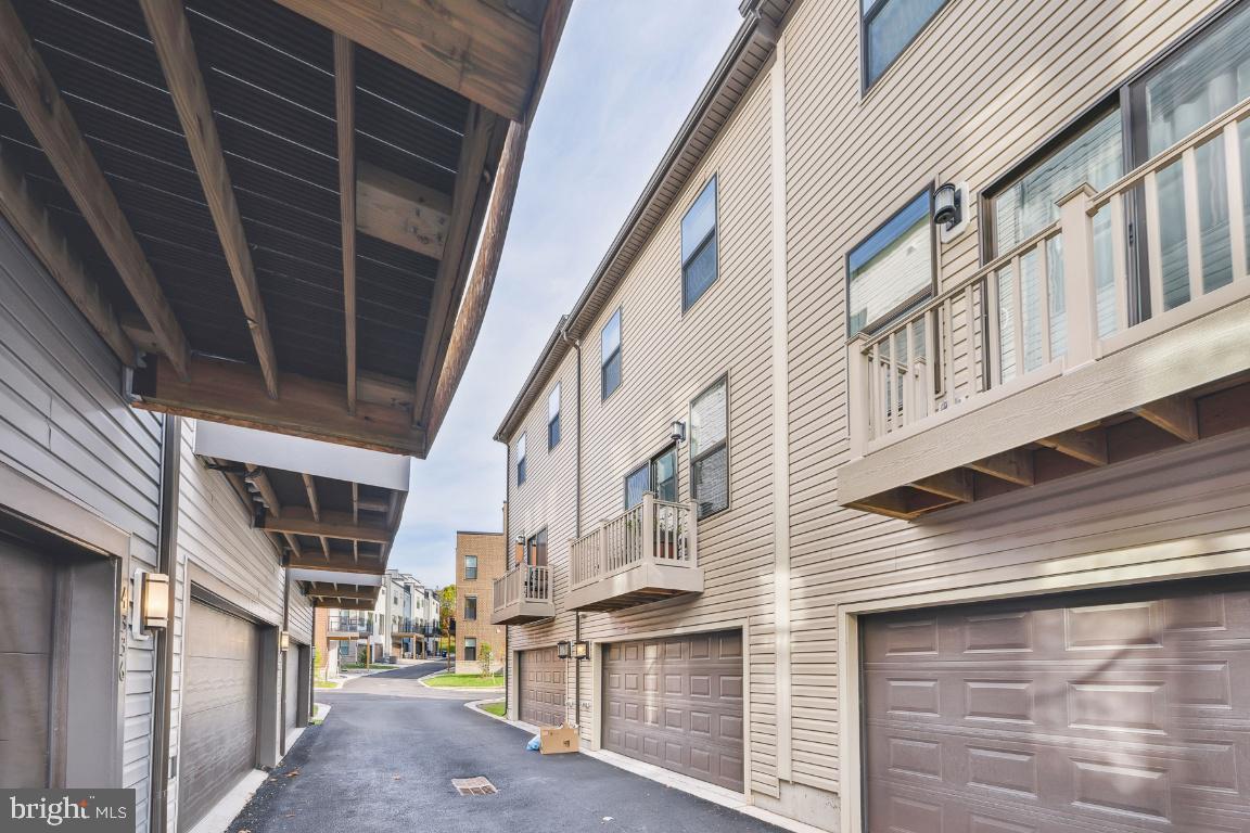 MEDFIELD - Residential