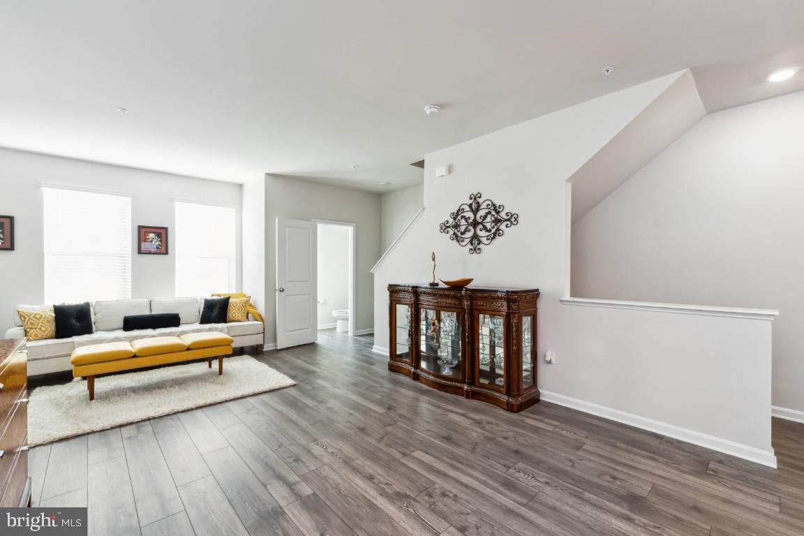 MEDFIELD - Residential