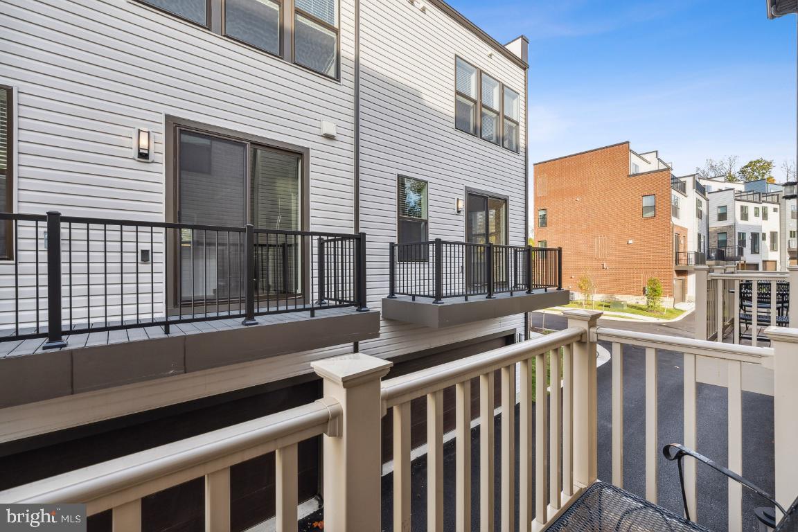 MEDFIELD - Residential