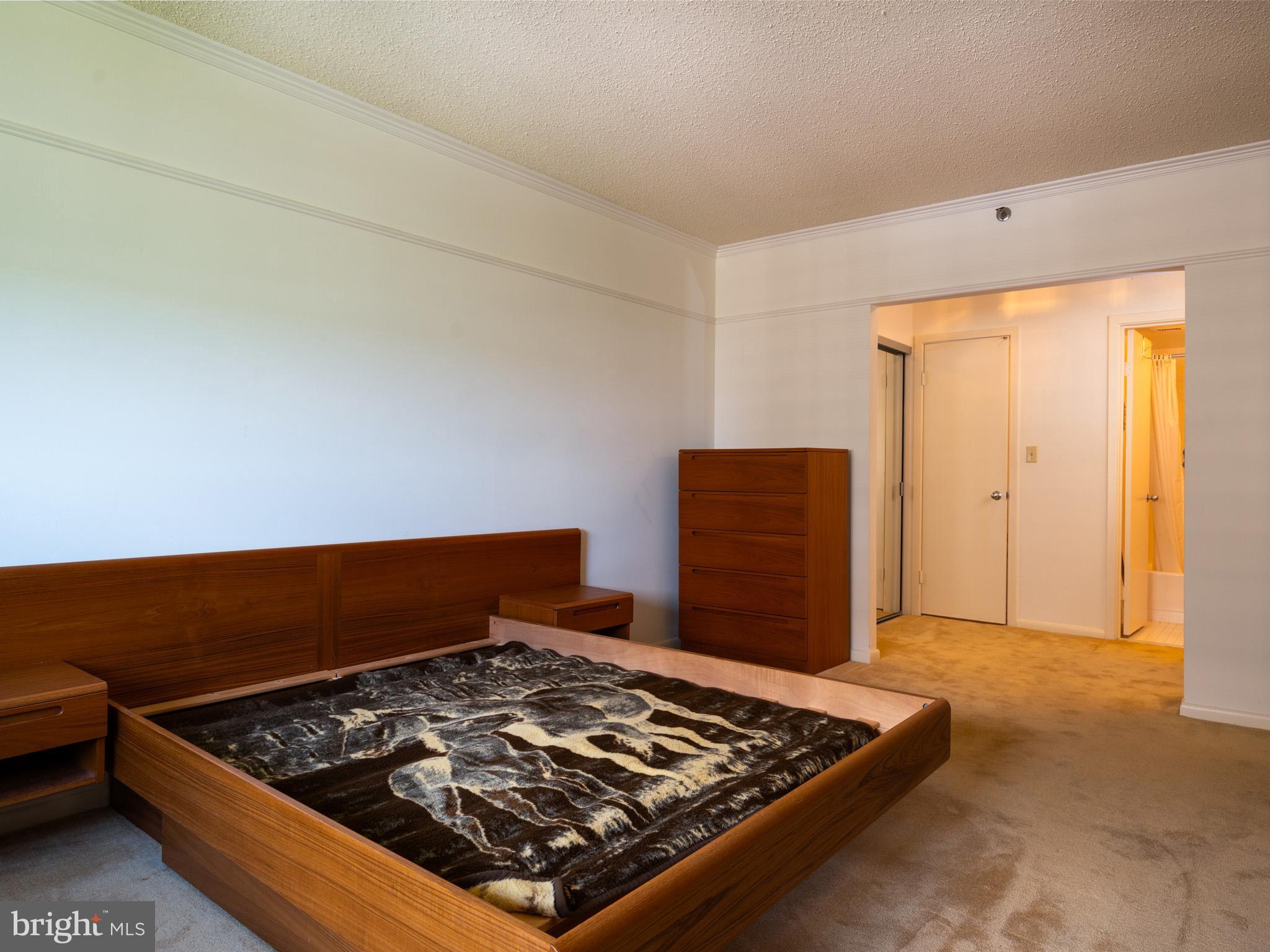 SKYLINE SQUARE CONDO - Residential