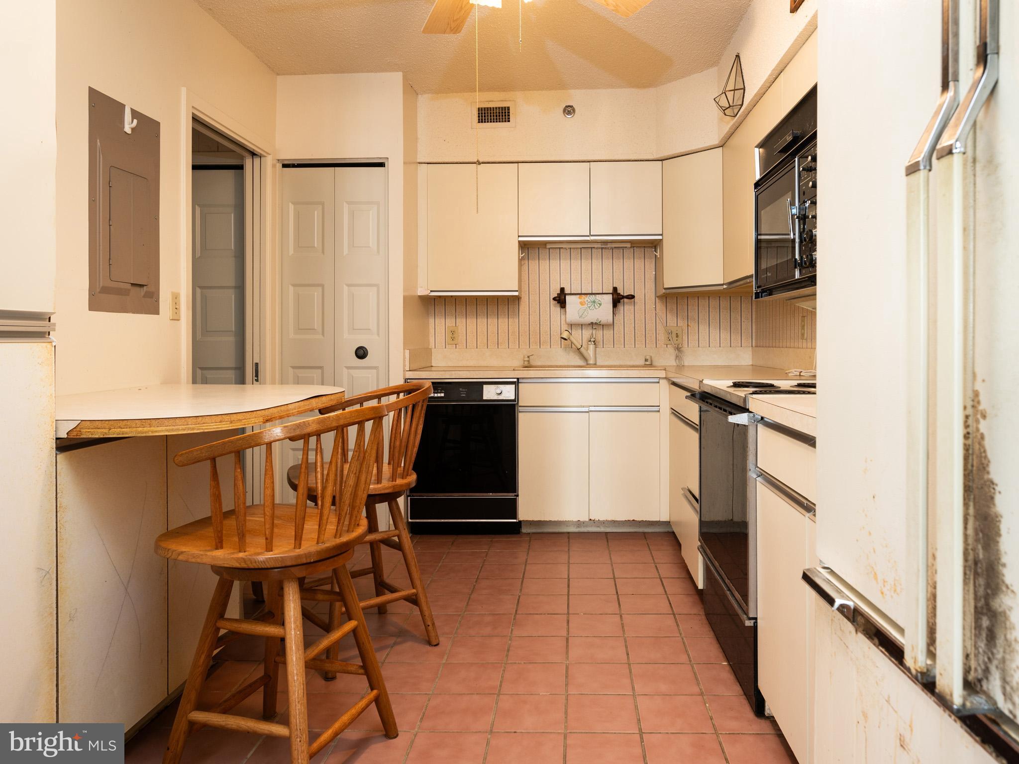 SKYLINE SQUARE CONDO - Residential