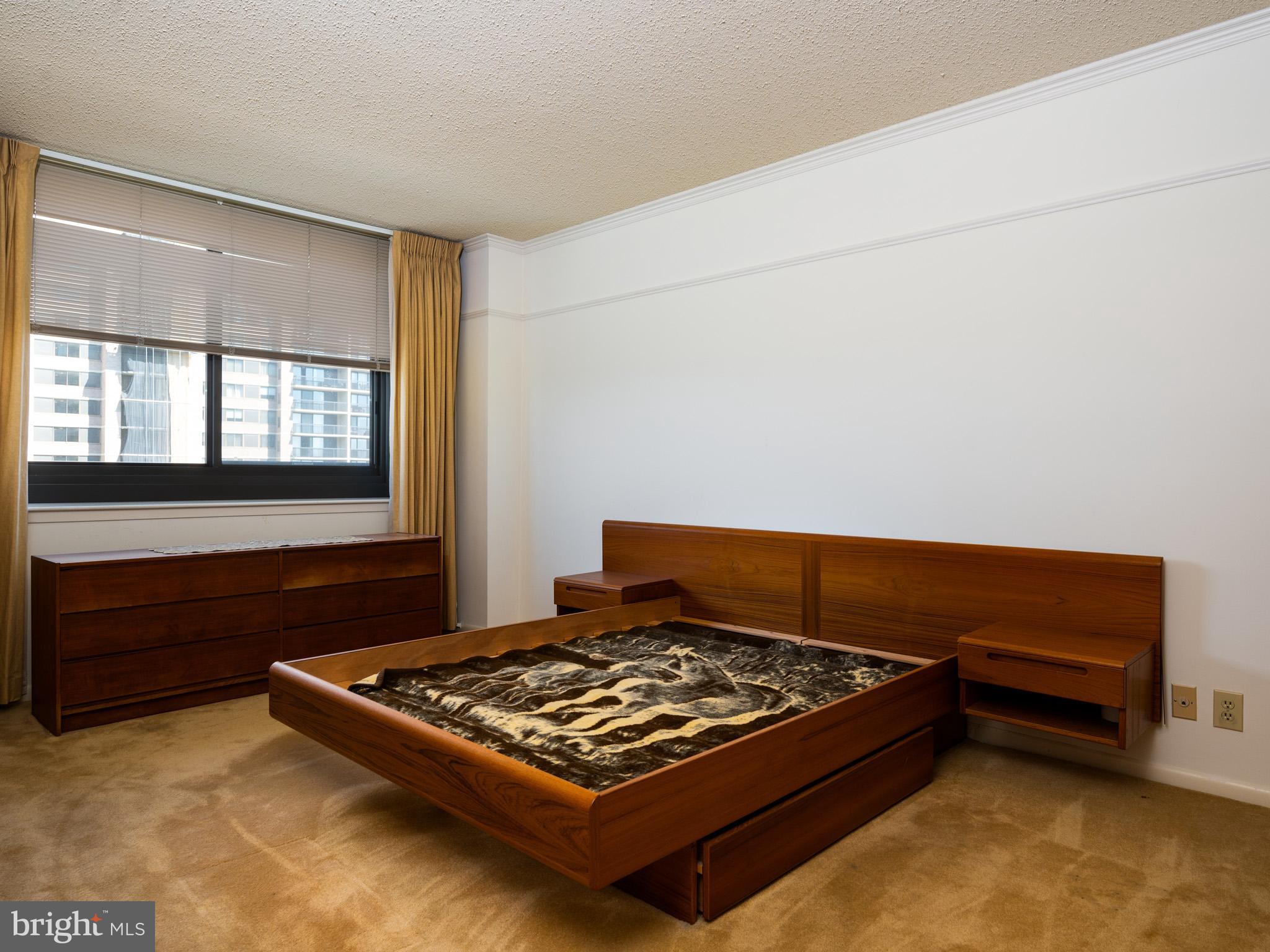 SKYLINE SQUARE CONDO - Residential