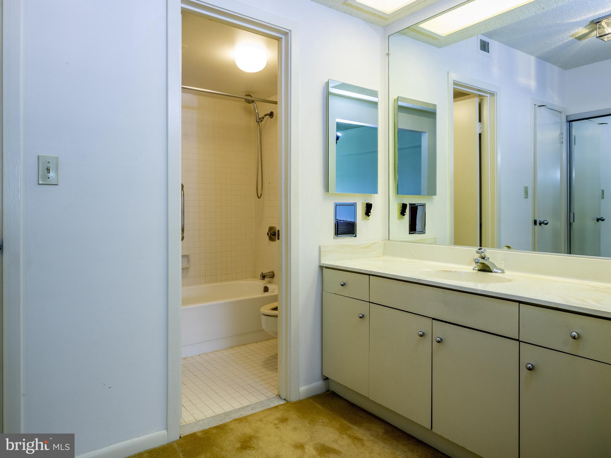 SKYLINE SQUARE CONDO - Residential