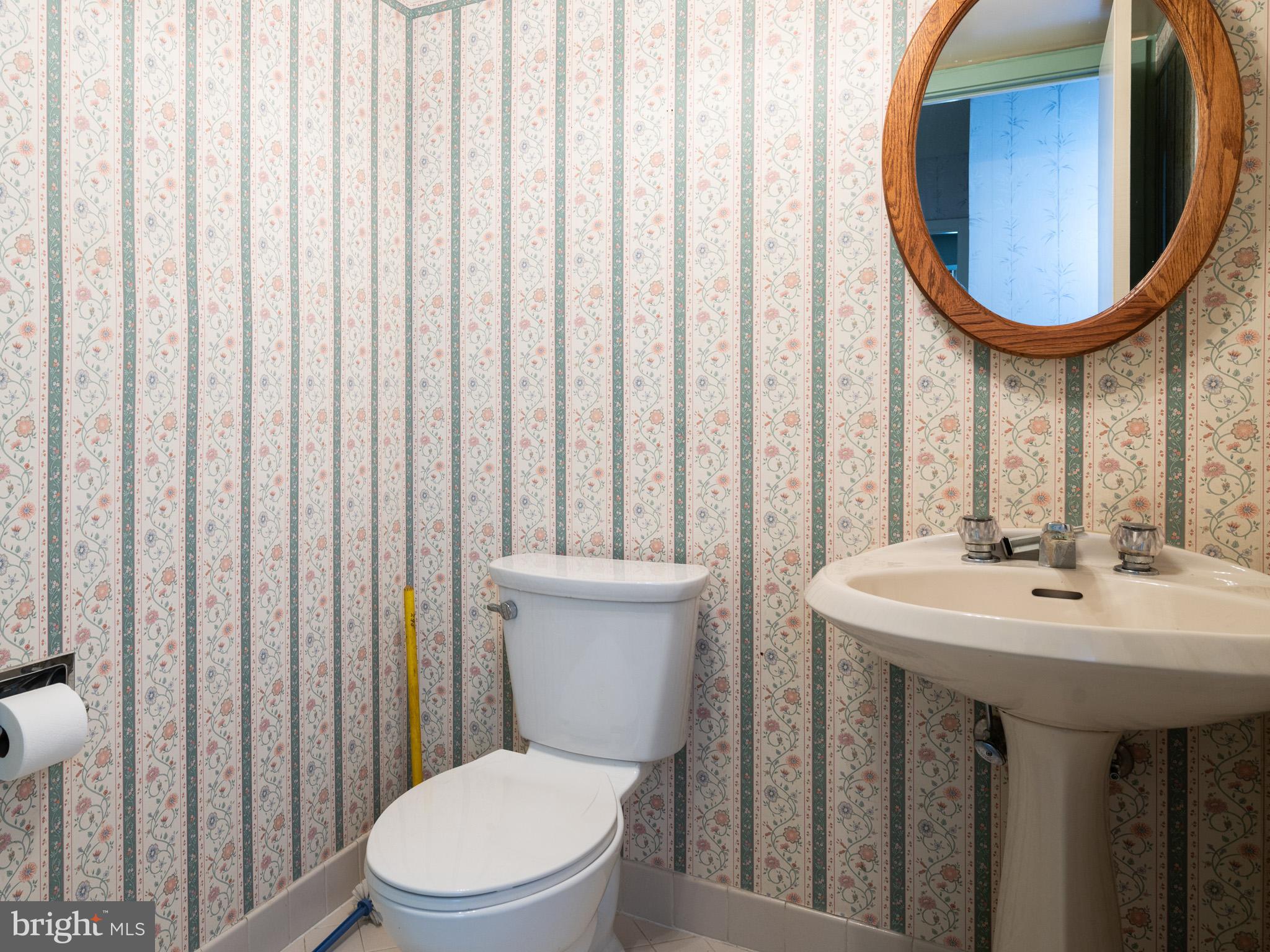 SKYLINE SQUARE CONDO - Residential