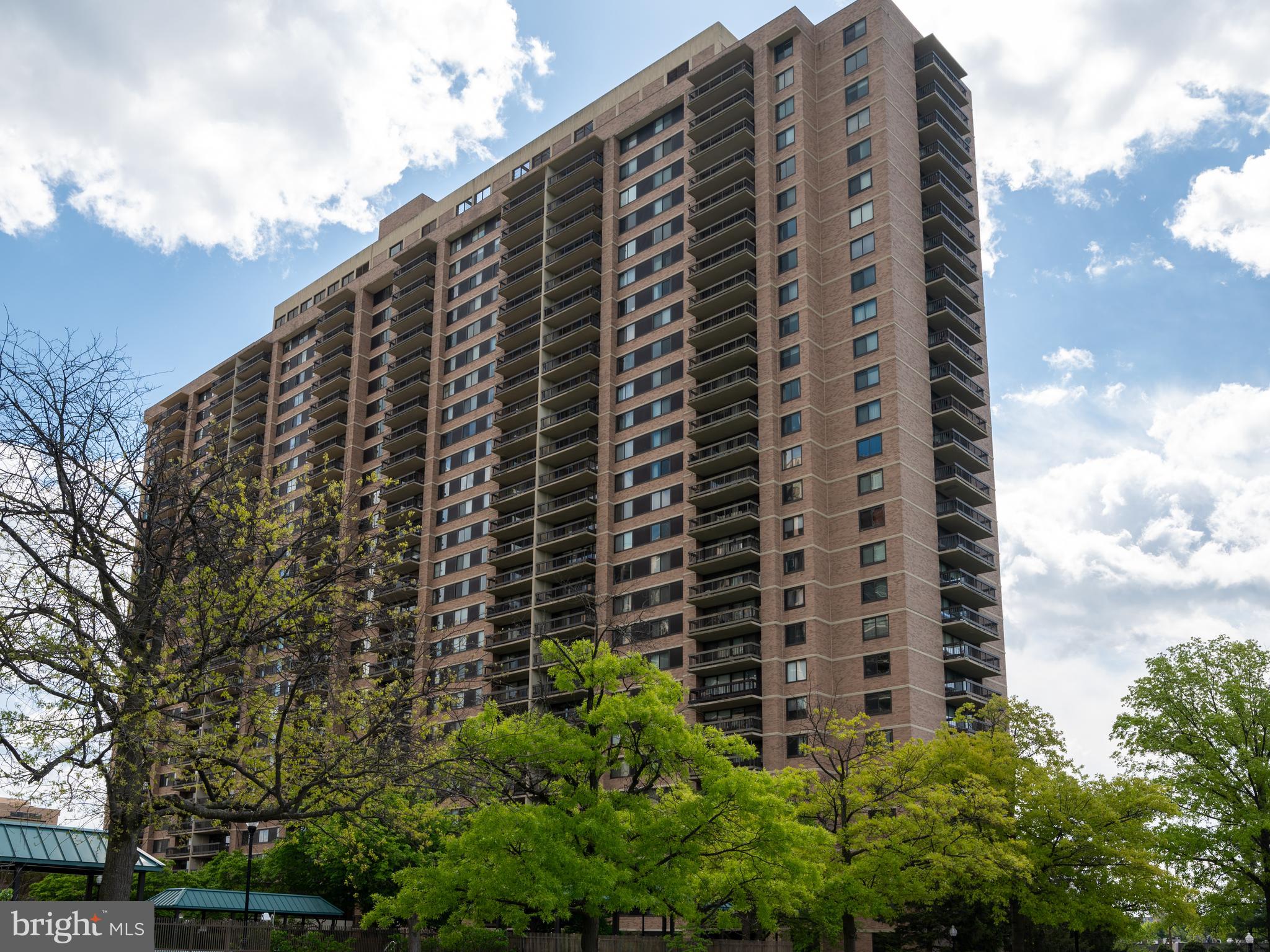 SKYLINE SQUARE CONDO - Residential