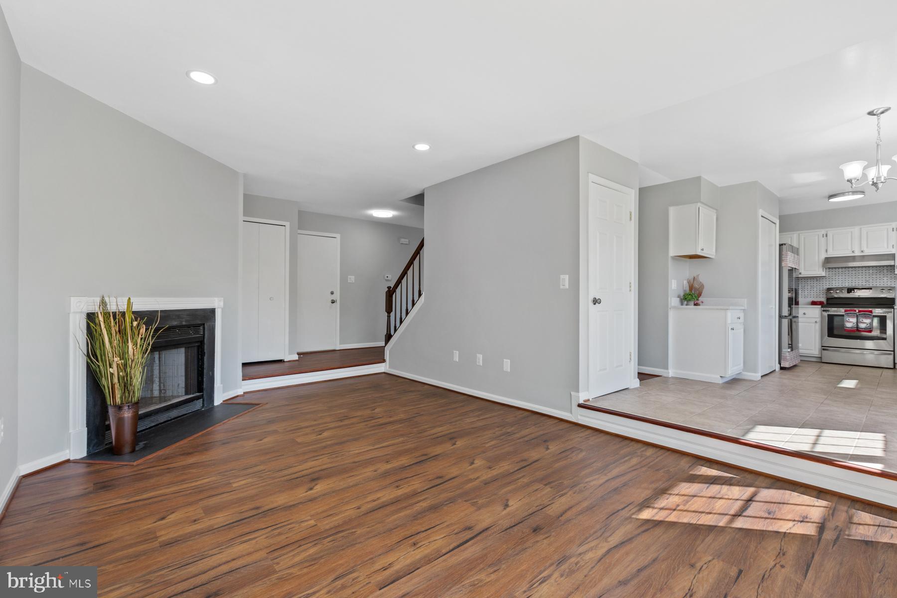 LAUREL LAKES - Residential