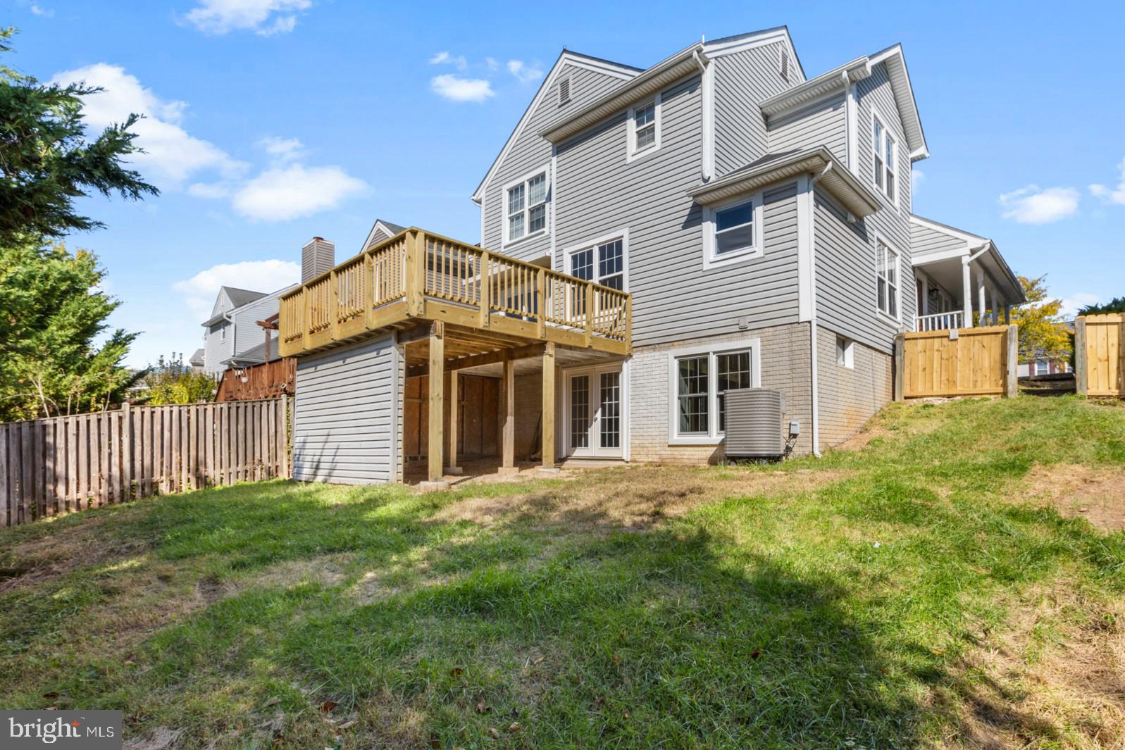 LAUREL LAKES - Residential