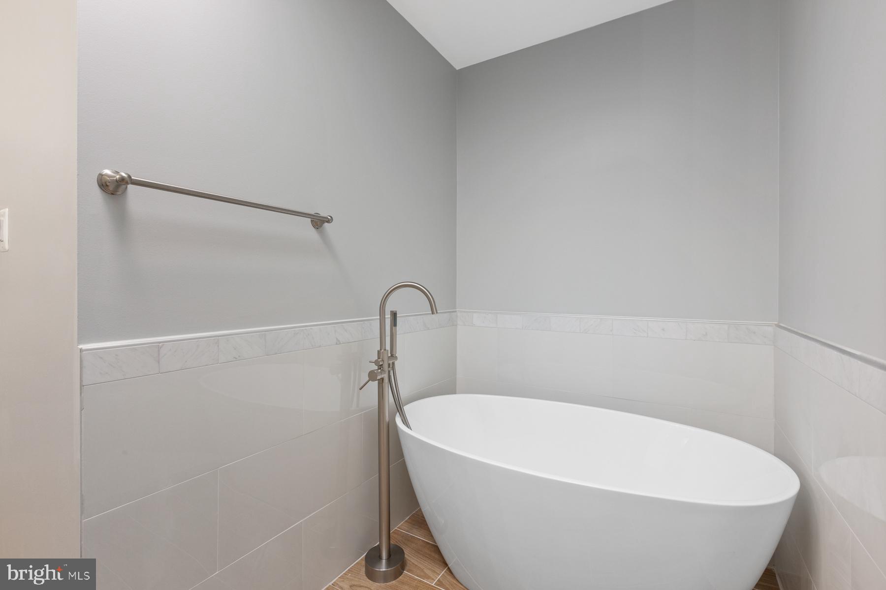 LAUREL LAKES - Residential