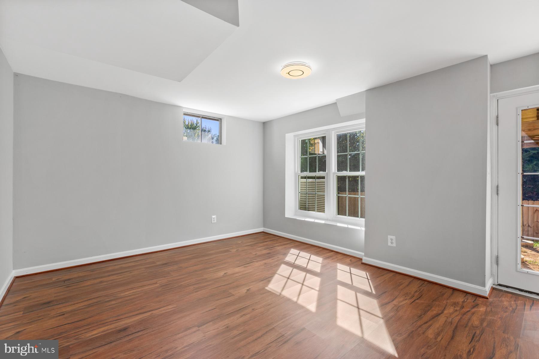 LAUREL LAKES - Residential