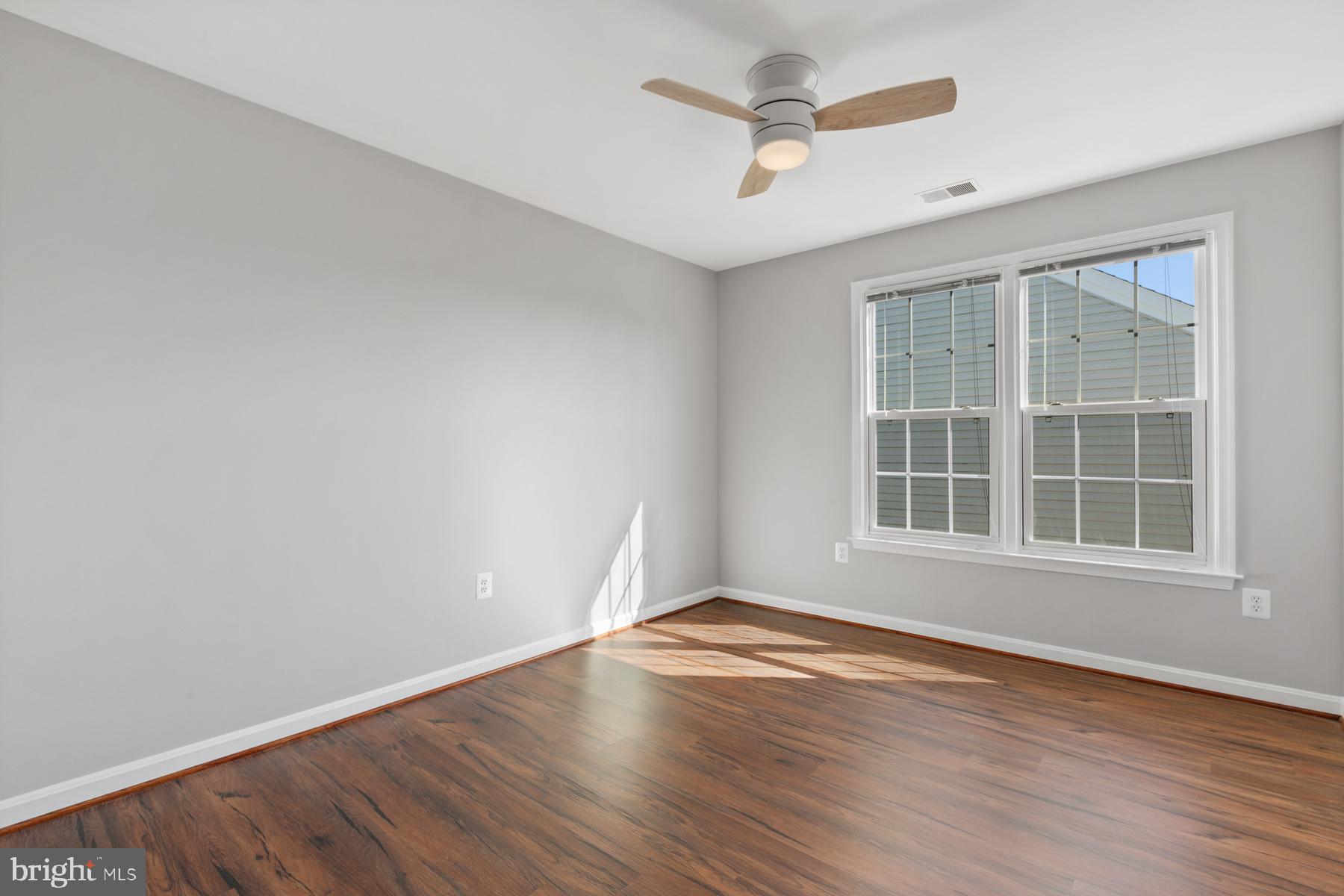 LAUREL LAKES - Residential