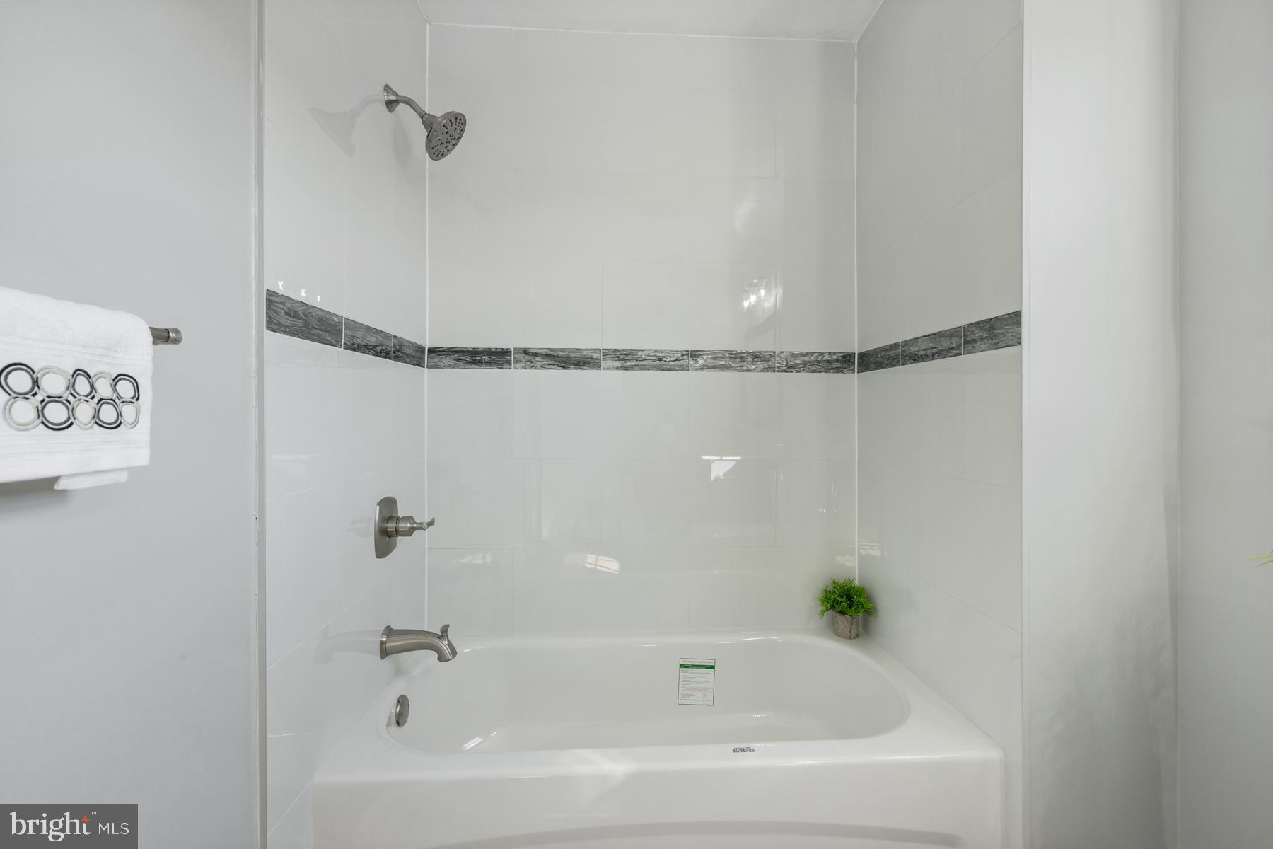 LAUREL LAKES - Residential