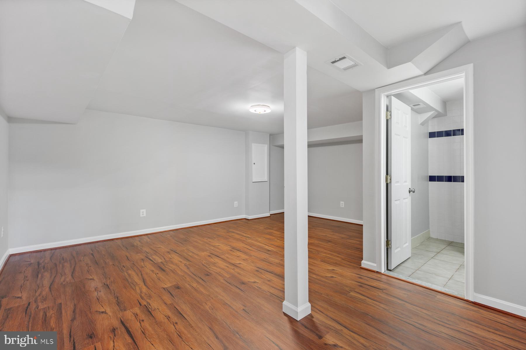 LAUREL LAKES - Residential