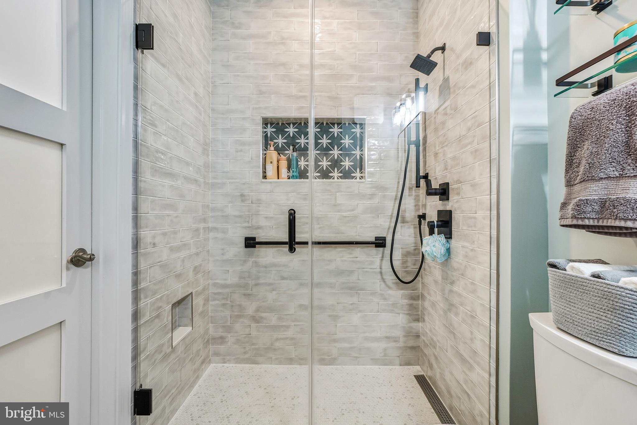 THE COLONNADE AT KENTLANDS - Residential