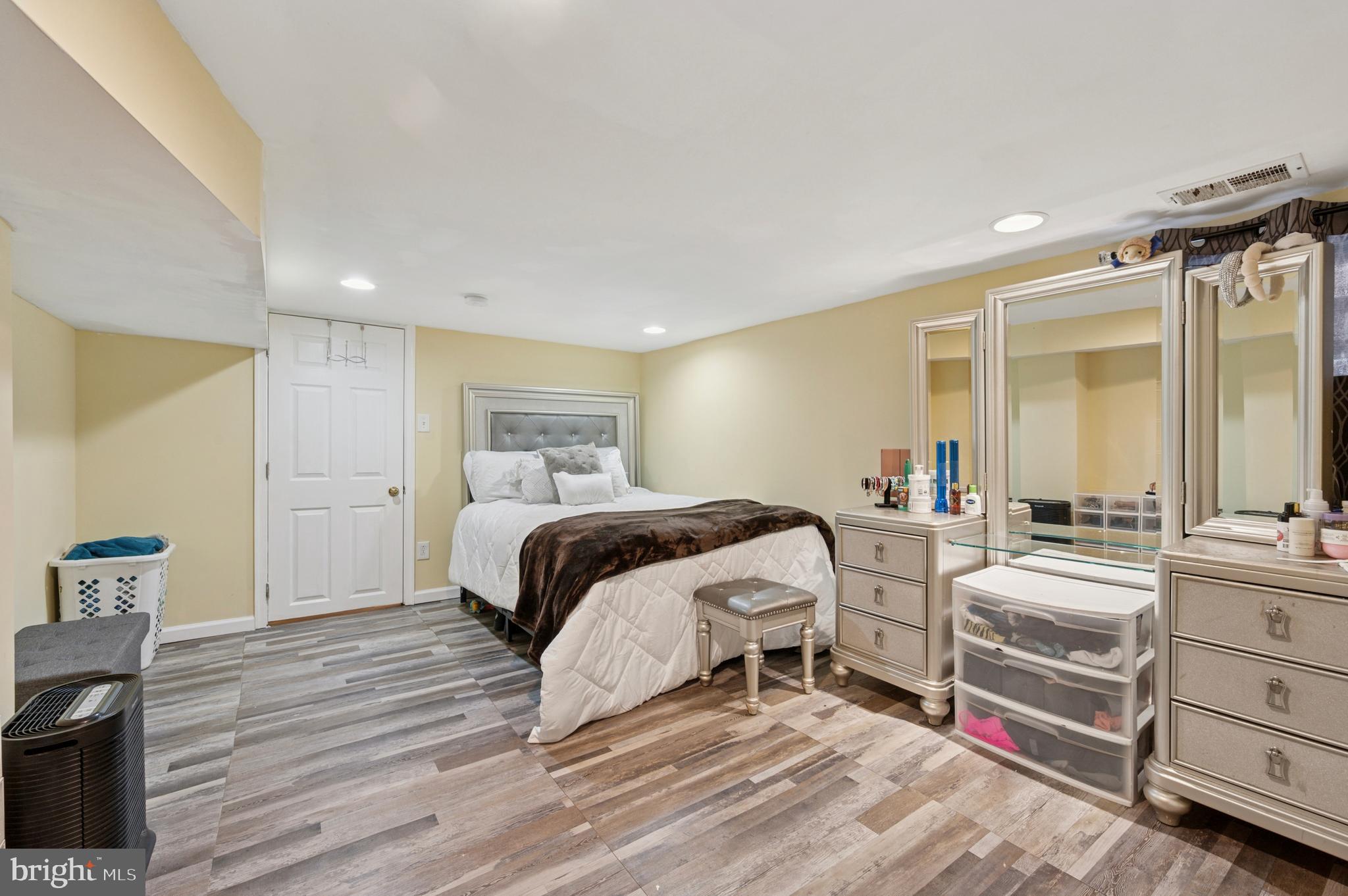 MAYFAIR - Residential