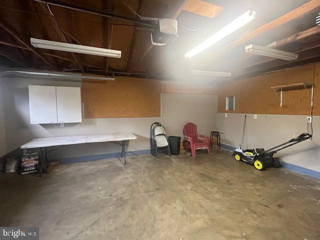 LAUREL BRANCH SUB - Residential Lease