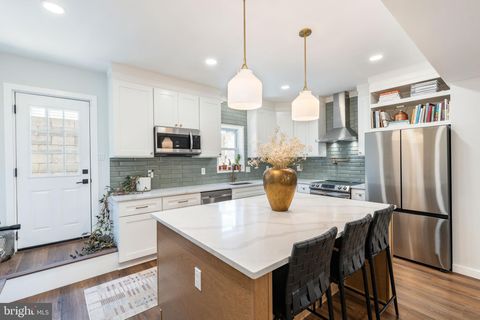 Townhouse For Sale - 1346 N Hancock Street<br/> PHILADELPHIA, PA 19122