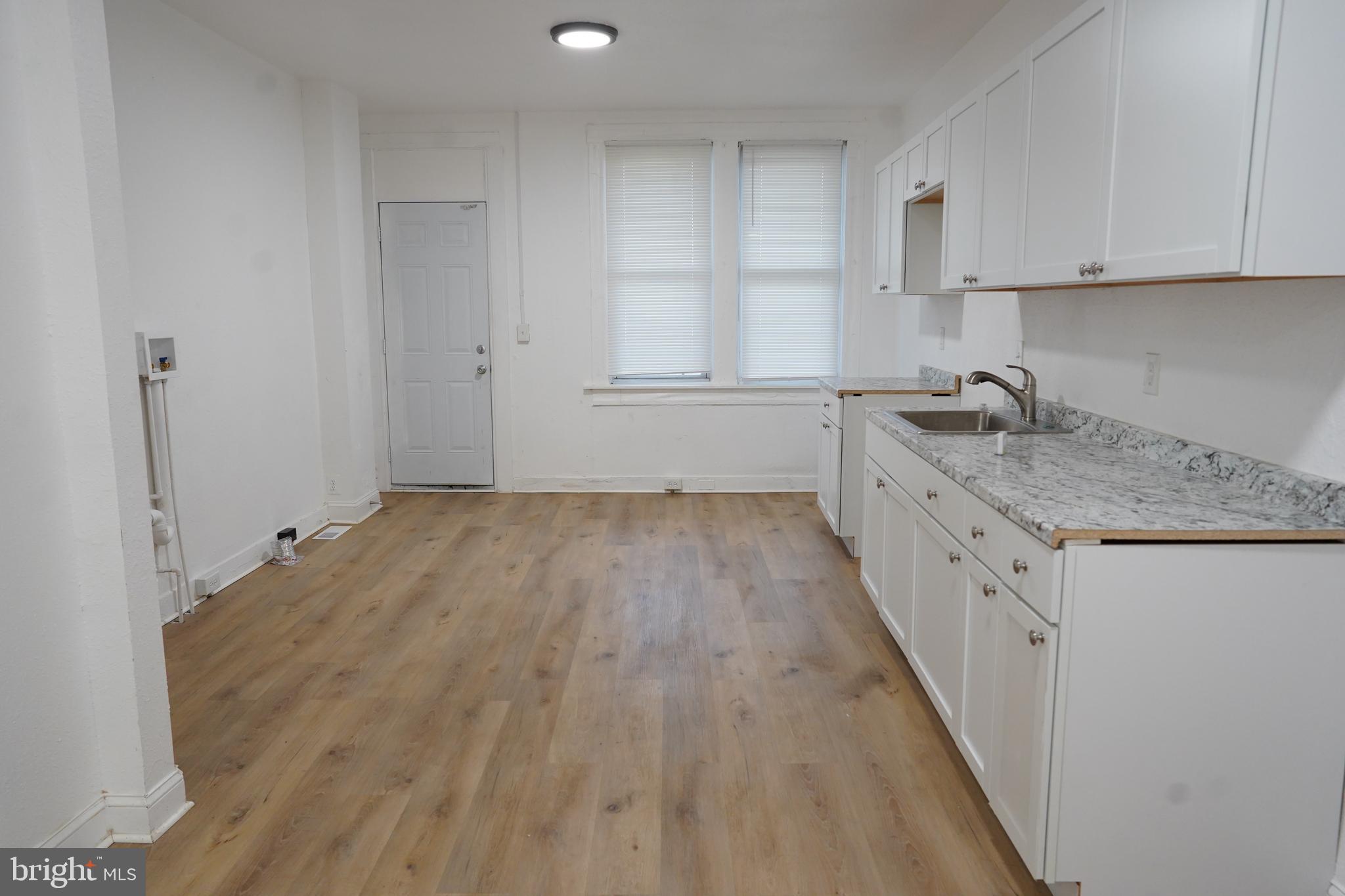 Investor Special, CASH or Hard Money , Property being SOLD AS-IS
4 beds 2 baths, priced to sell fast, perfect for a investor looking for a good potential cash flowing rental, Main floor comes with bed and full bath