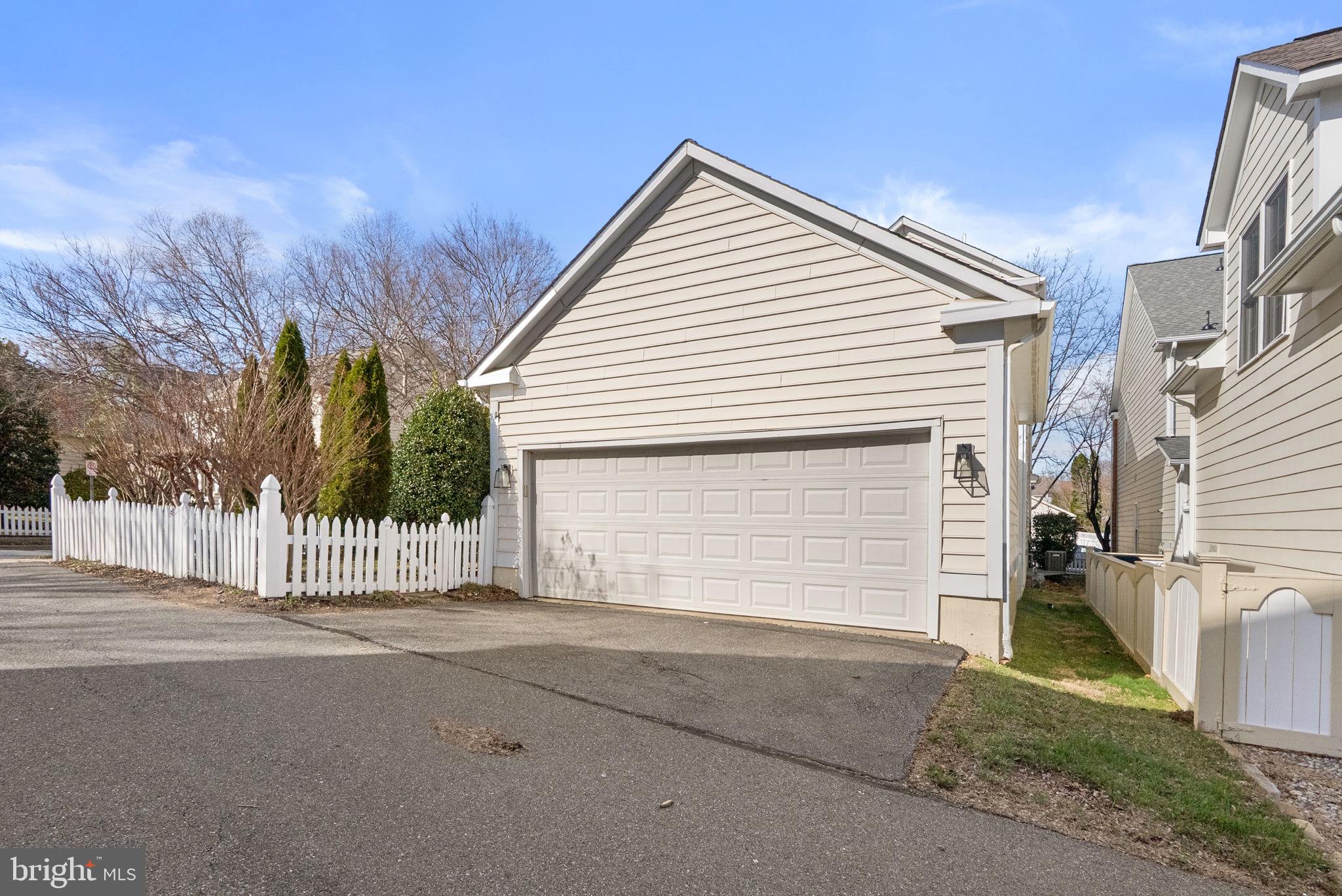 LAKELANDS - Residential