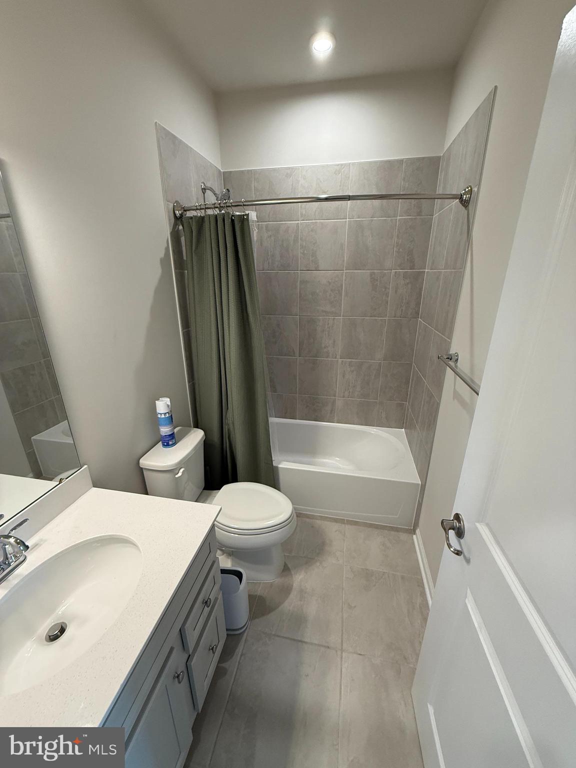 ALEXANDER'S CROSSING - Residential Lease