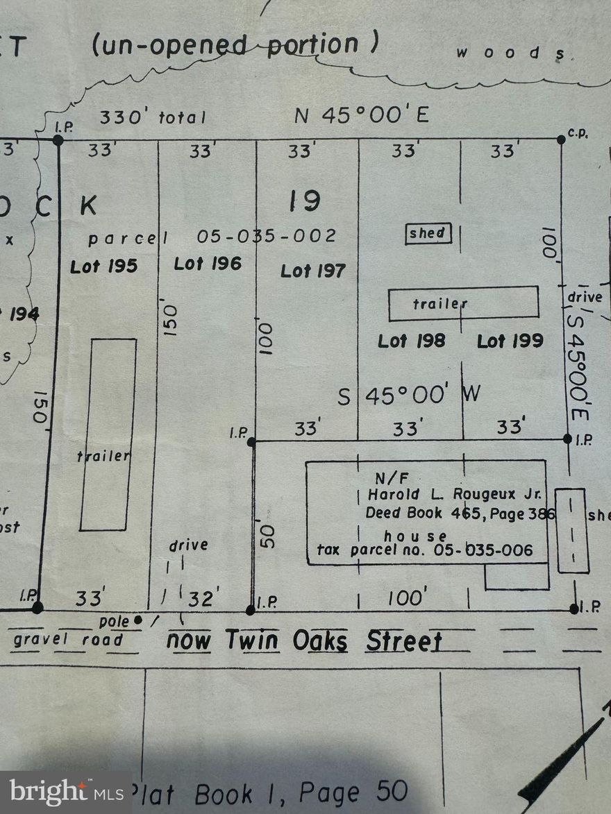 Located at the end of D Street, this property has two trailers currently, $300/per lot rent.  Additional lots could be developed.  Lots 195,196,197,198,and 199 are being sold.