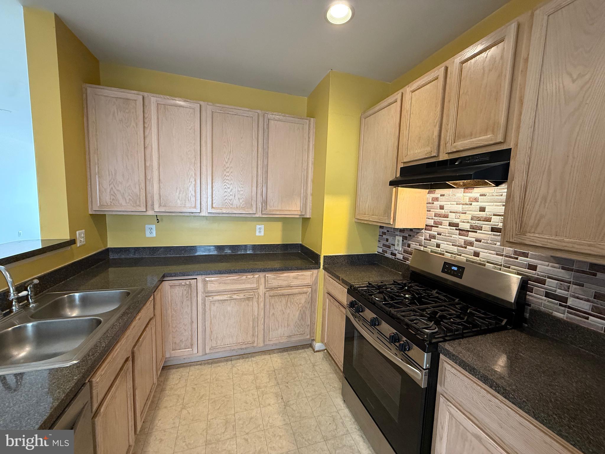 HILLSIDE TERRACE - Residential Lease