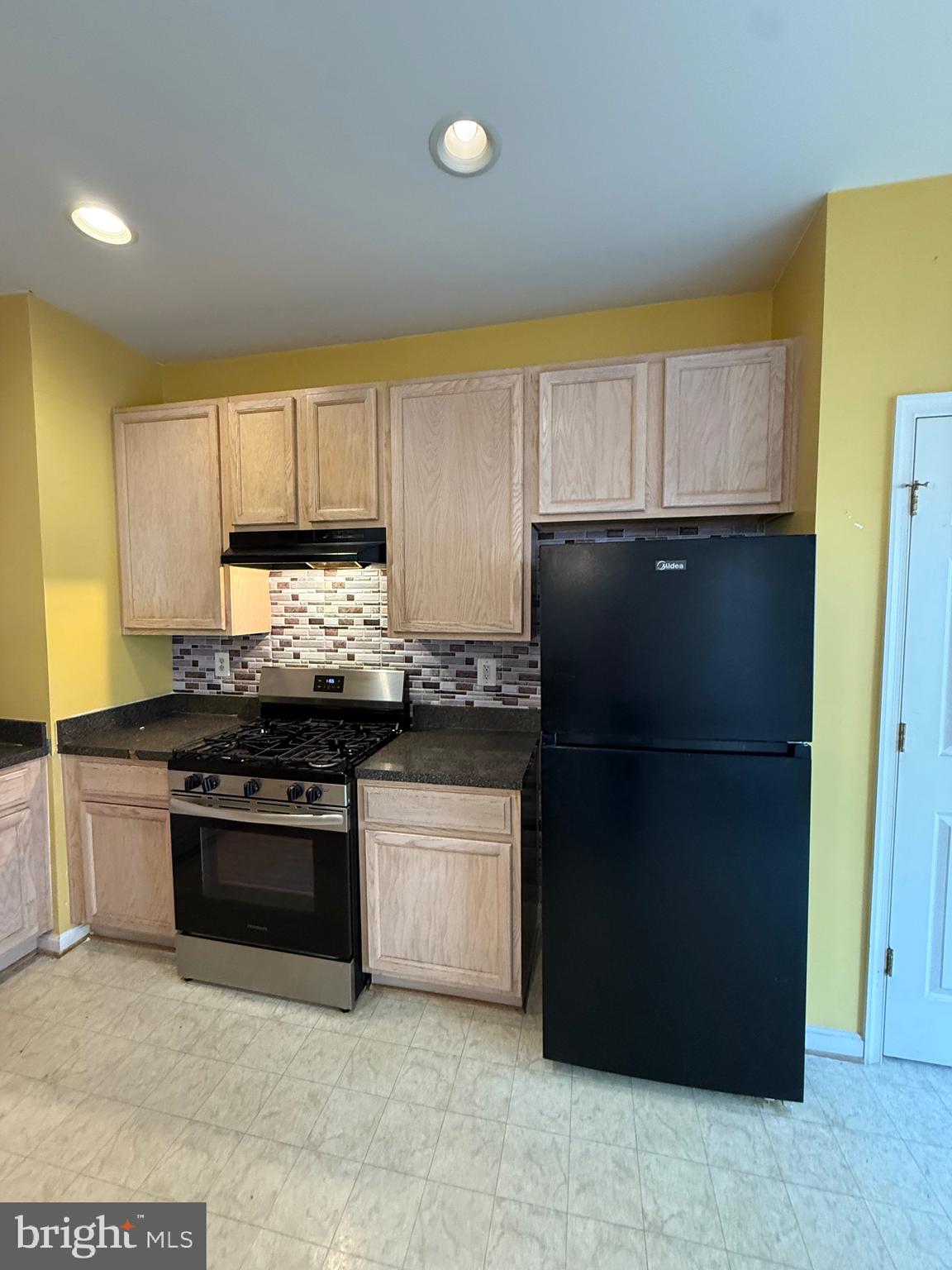 HILLSIDE TERRACE - Residential Lease