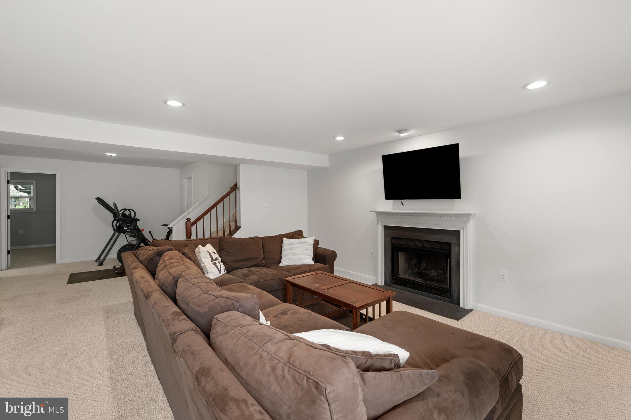 301 OXFORD GLEN COURT