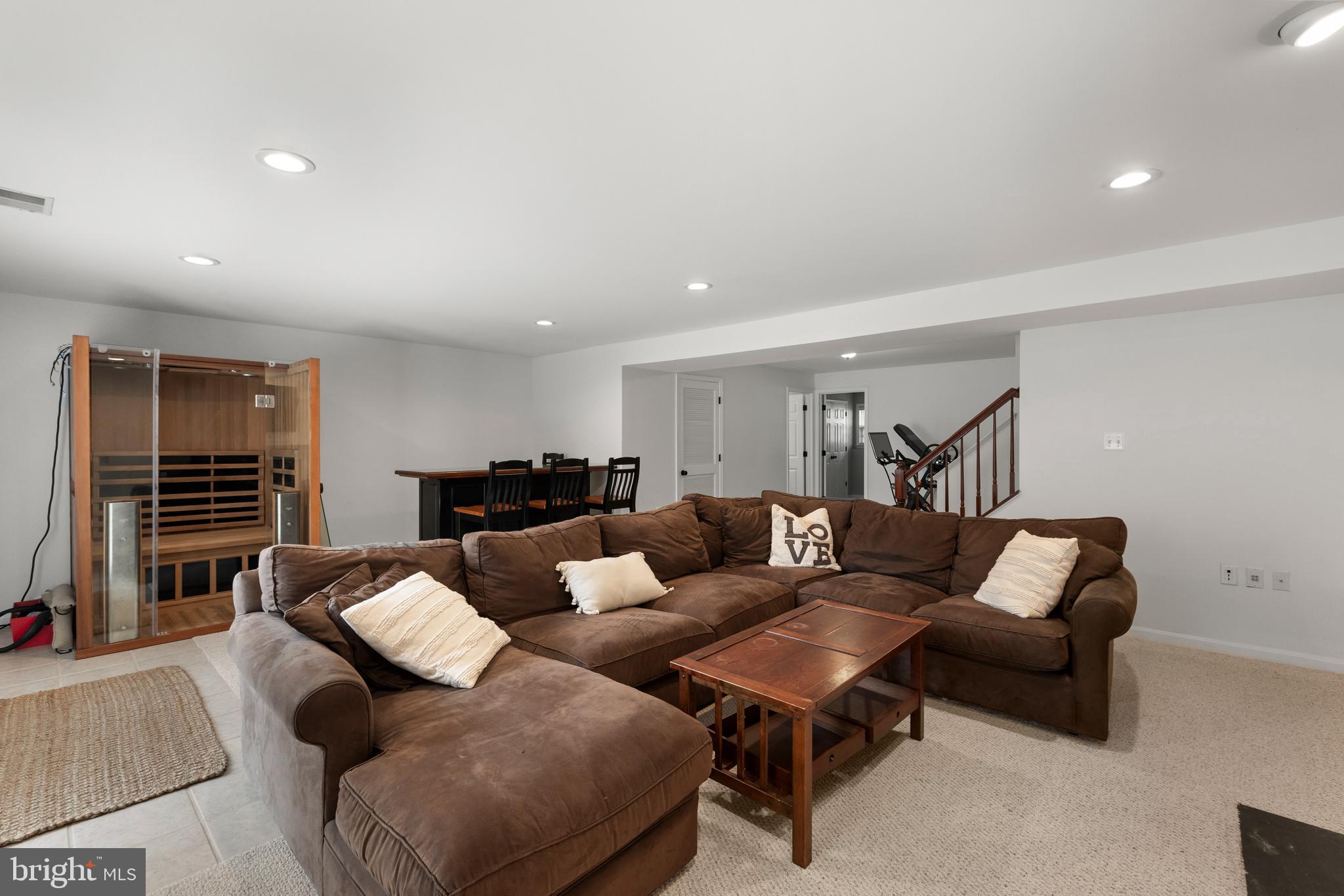 301 OXFORD GLEN COURT