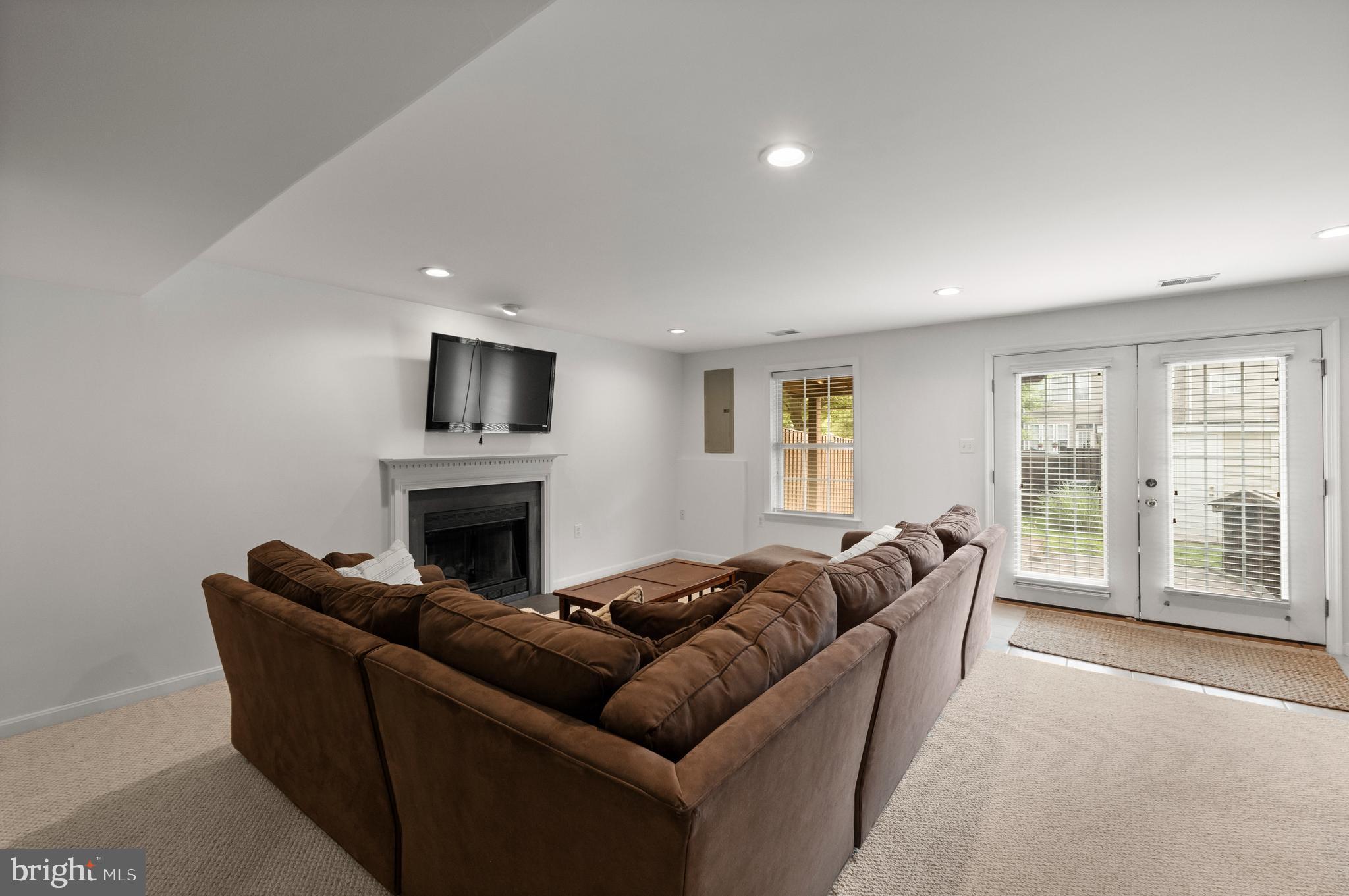 301 OXFORD GLEN COURT