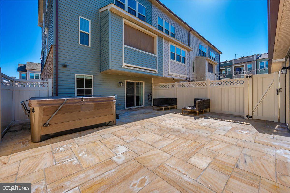 URBANA - Residential Lease