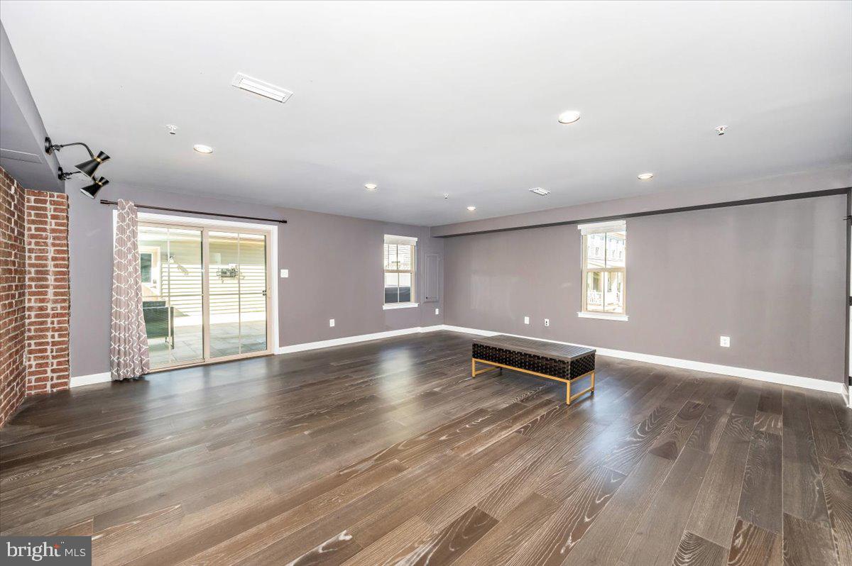 URBANA - Residential Lease