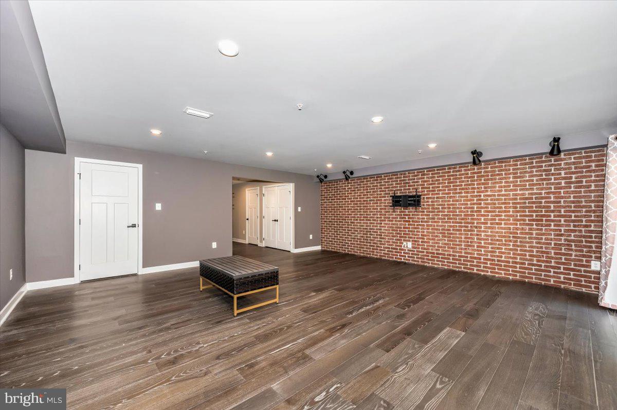 URBANA - Residential Lease