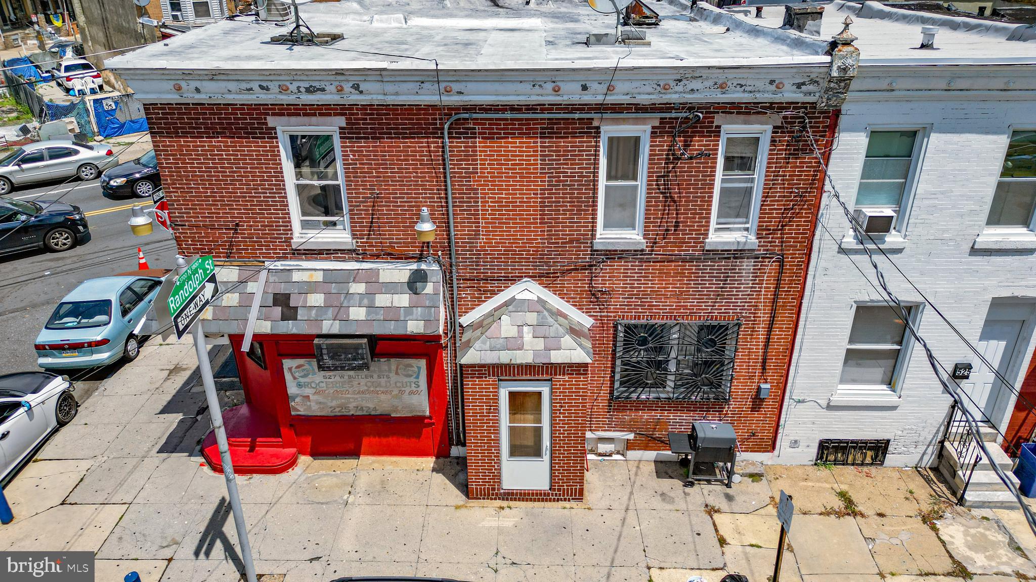 Main image without alt text