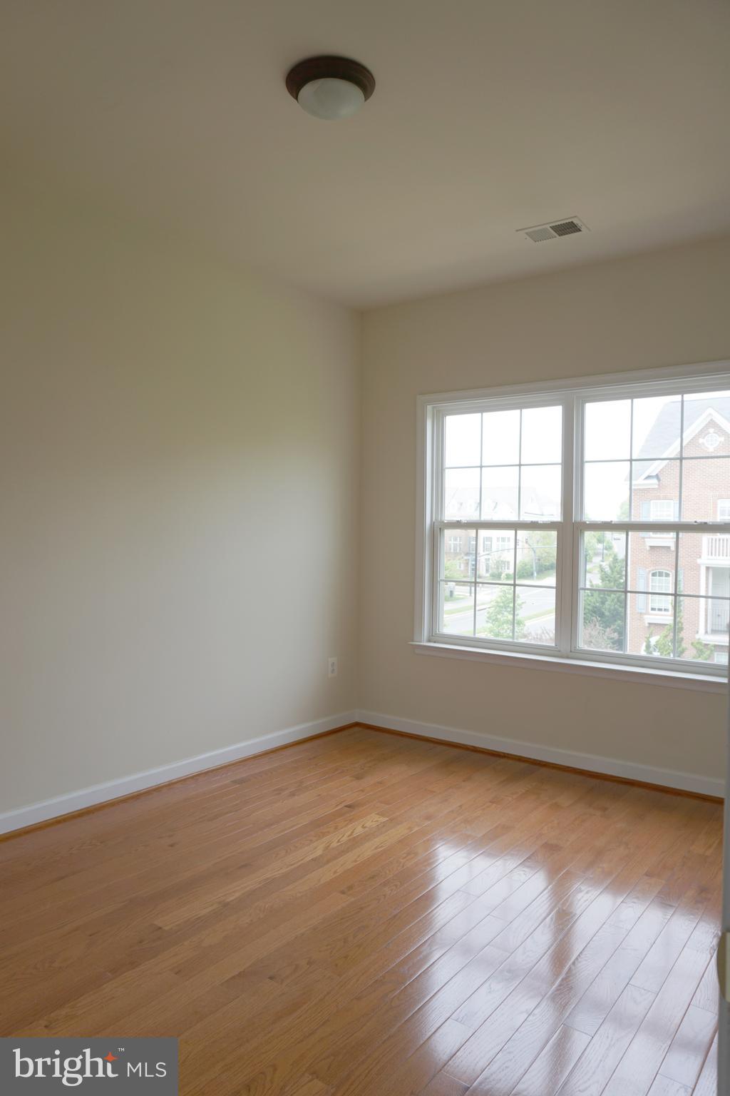 KING FARM BAILEYS COMMON - Residential Lease