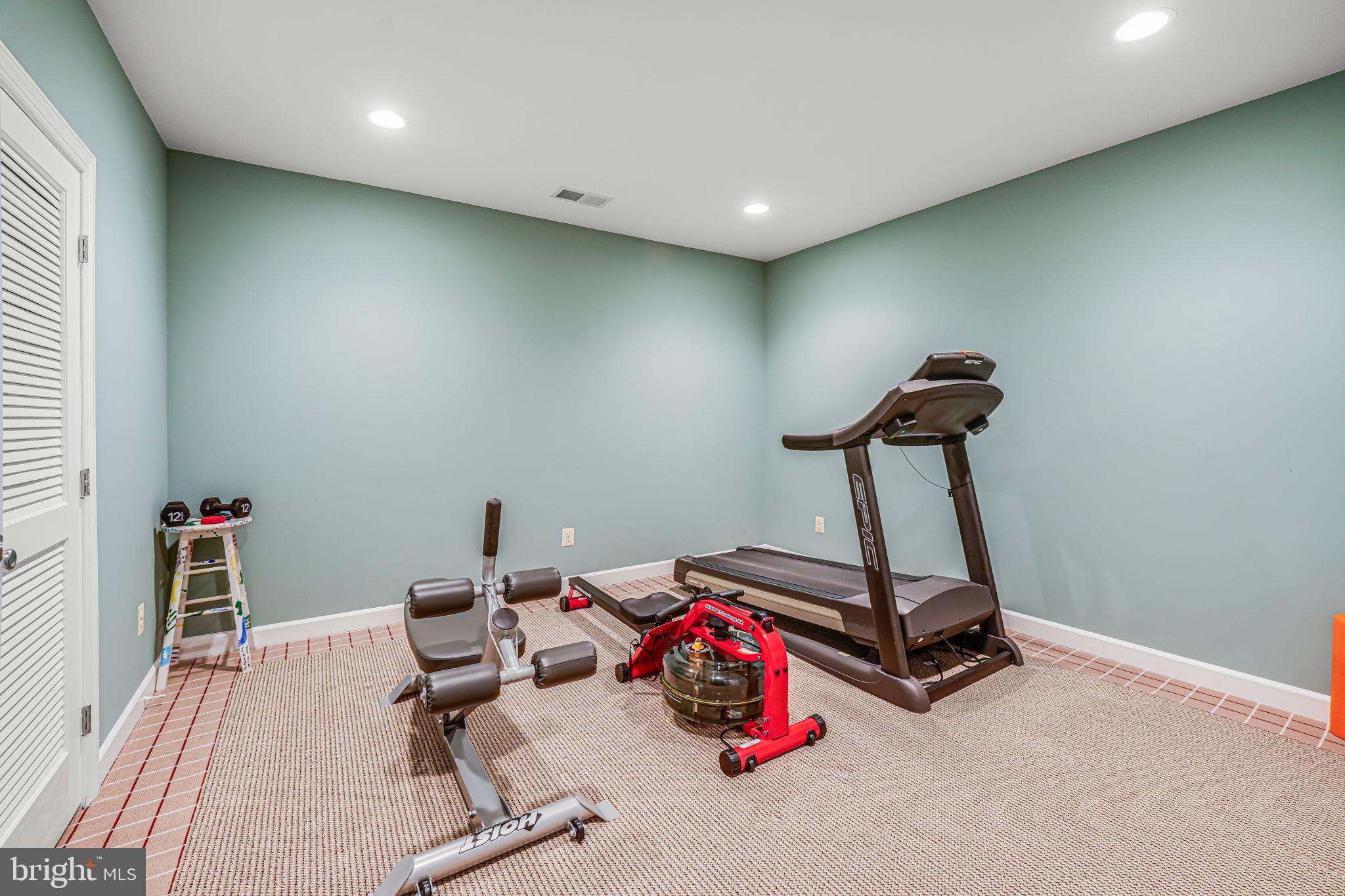 RED CEDAR WEST - Residential