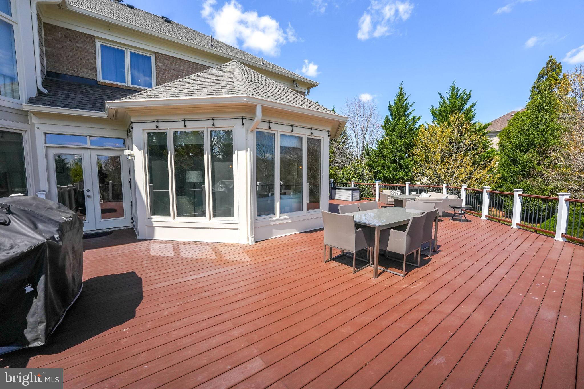 RED CEDAR WEST - Residential