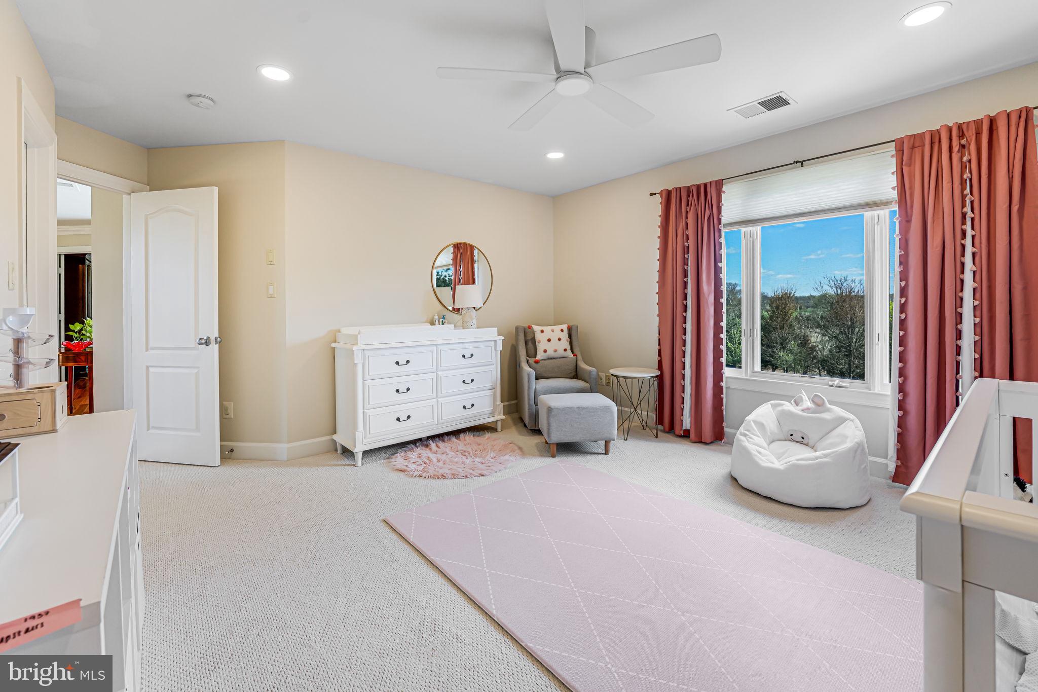 RED CEDAR WEST - Residential