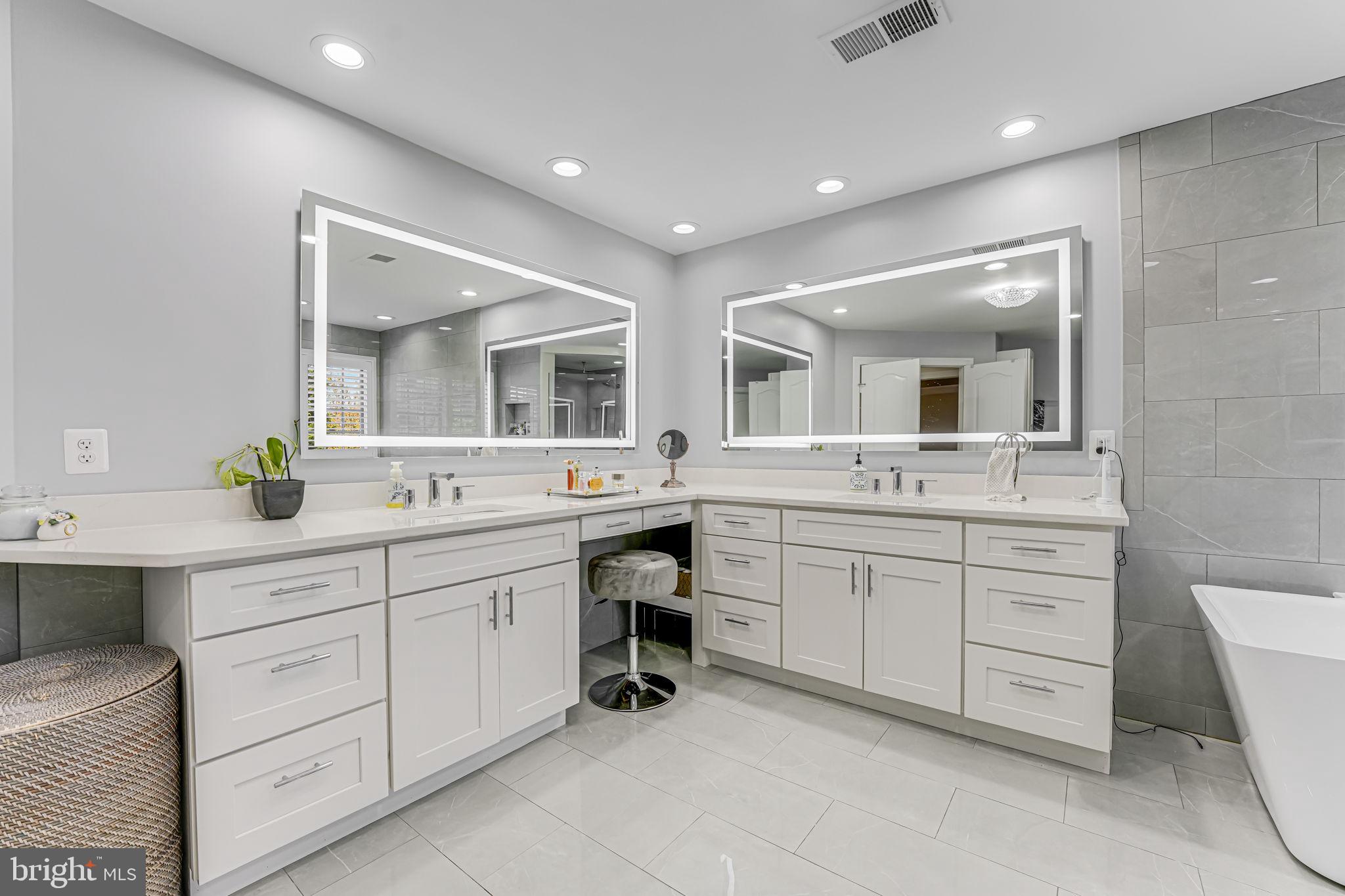 RED CEDAR WEST - Residential