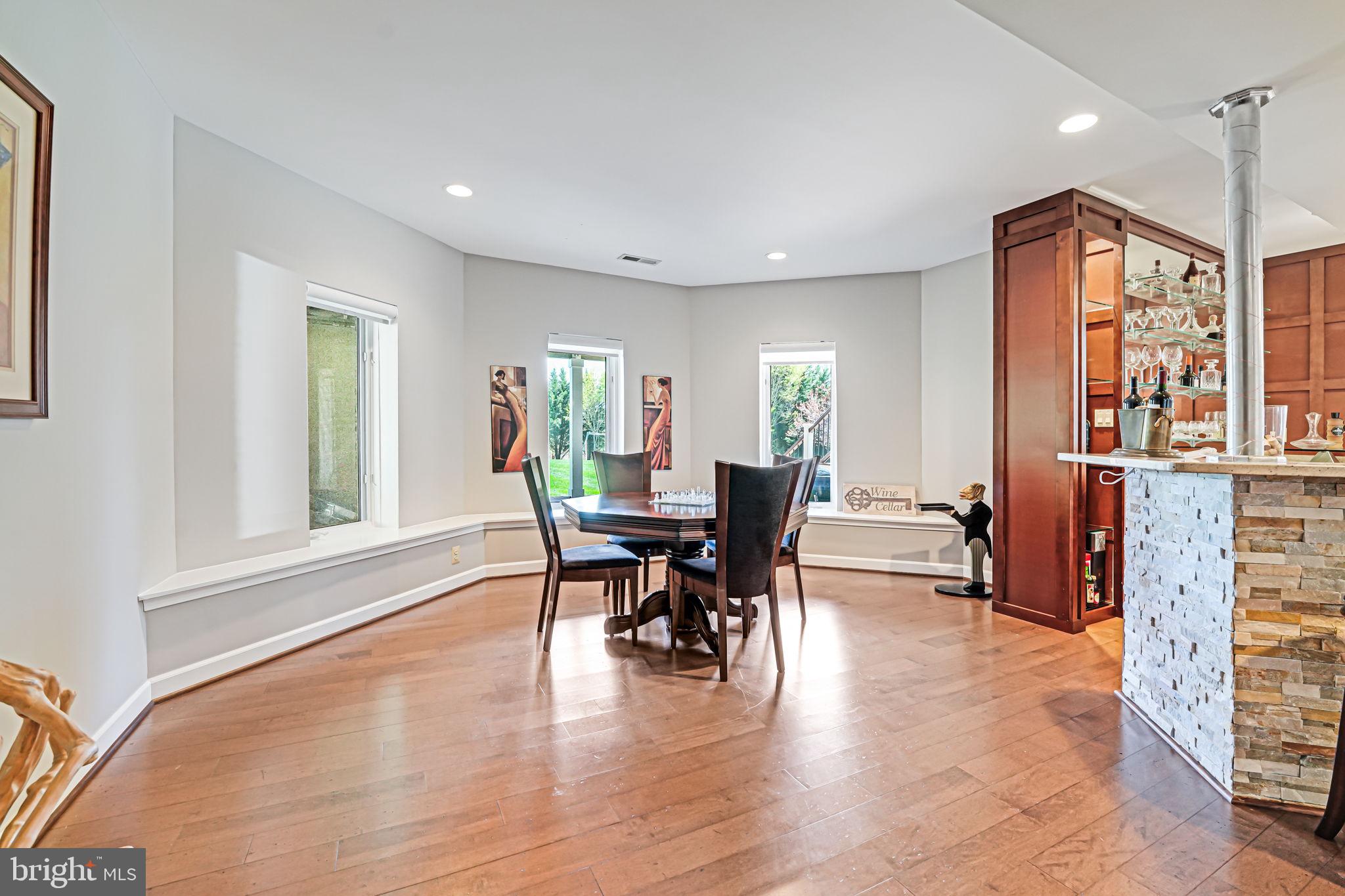 RED CEDAR WEST - Residential